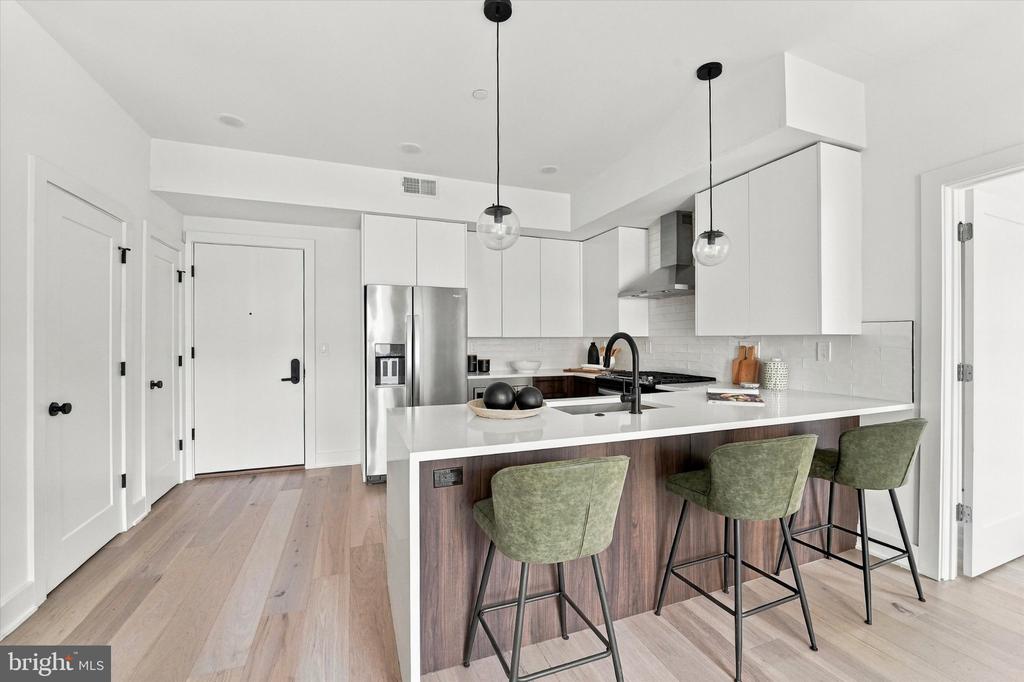 1723 FRANCIS STREET Unit: 2C