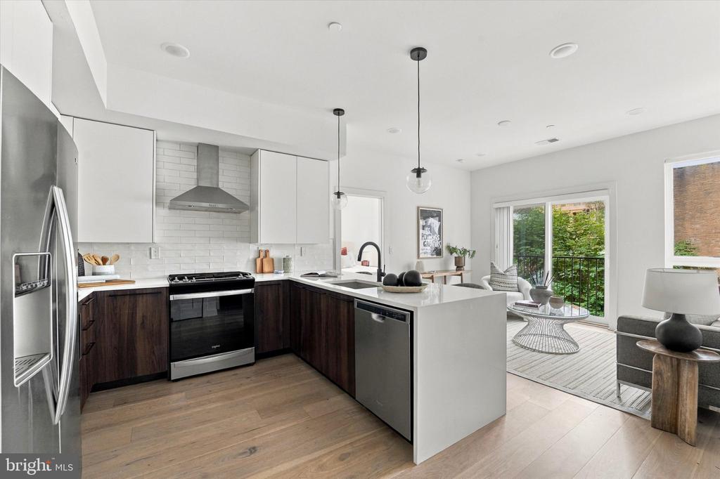 1723 FRANCIS STREET Unit: 2C
