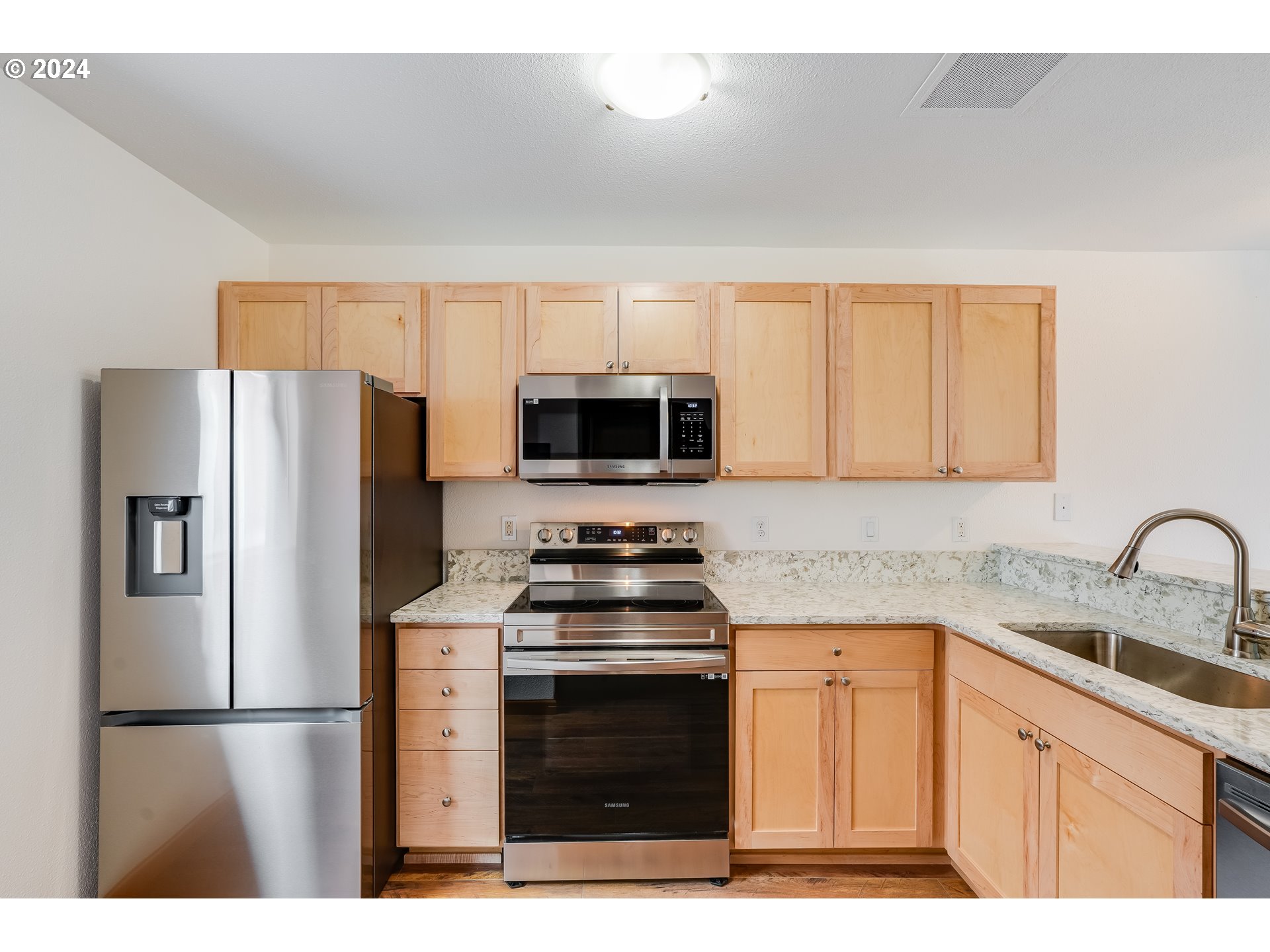 1020 NW NAITO PKWY N2