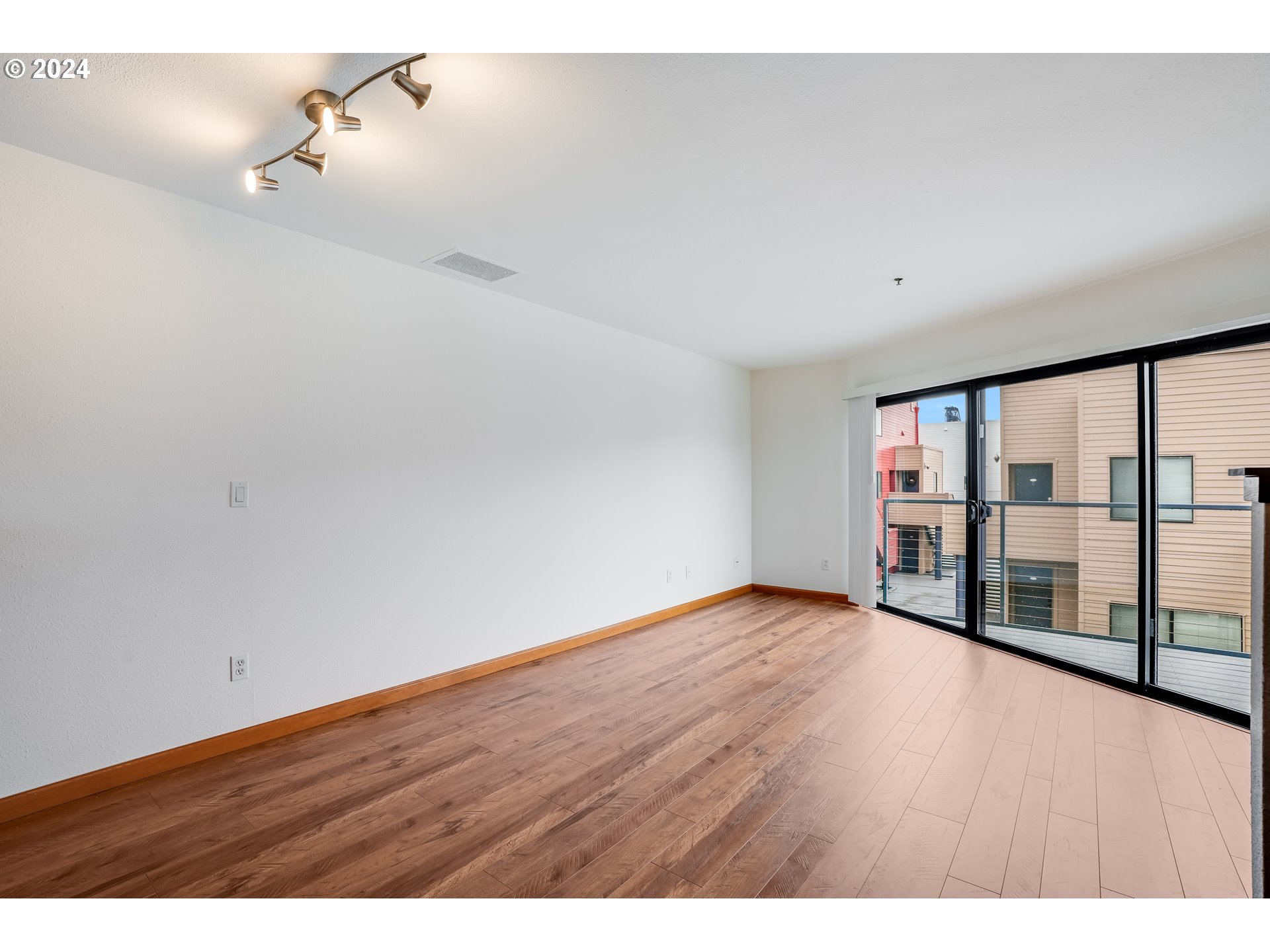 1020 NW NAITO PKWY N2