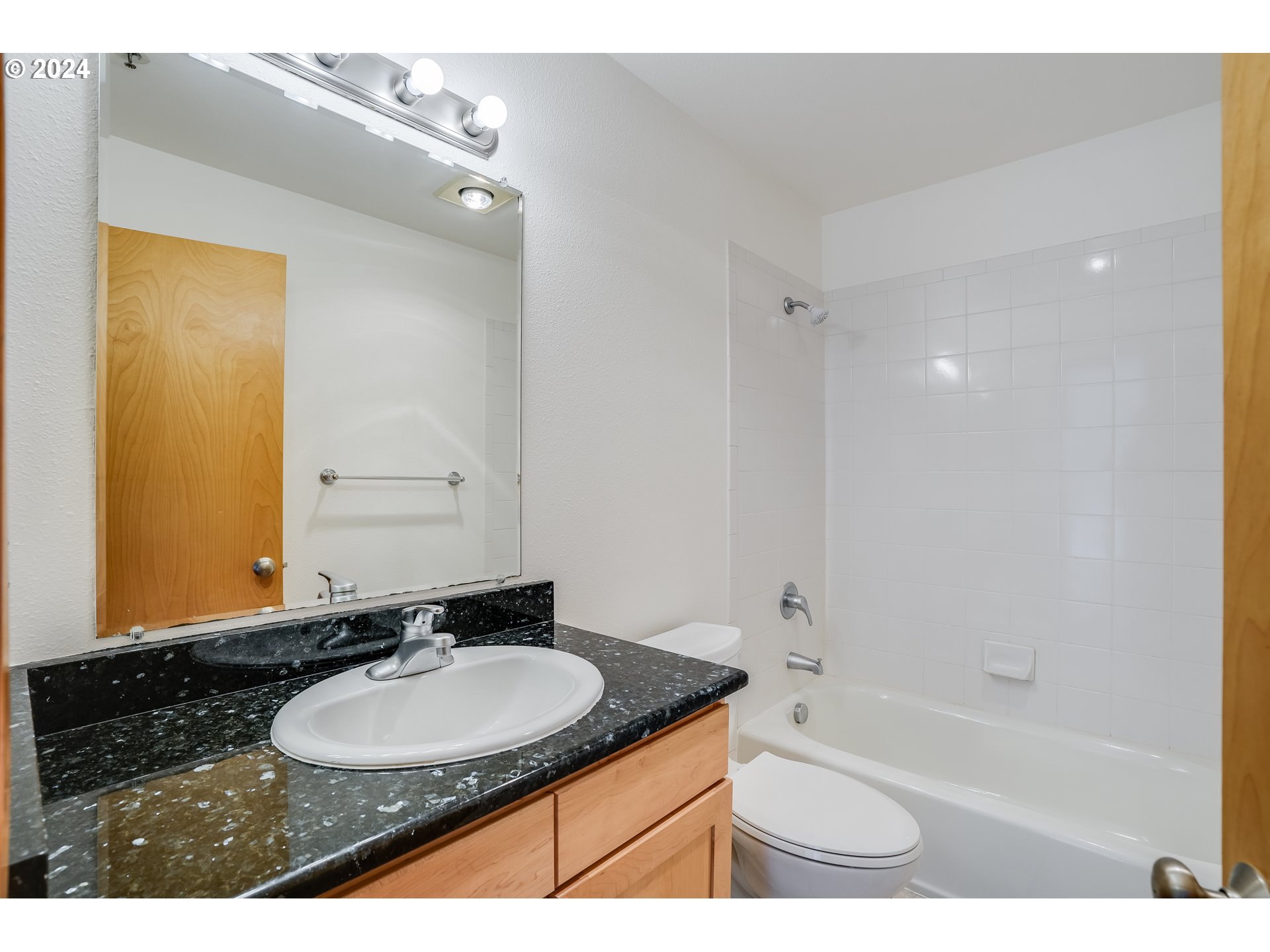 1020 NW NAITO PKWY N2