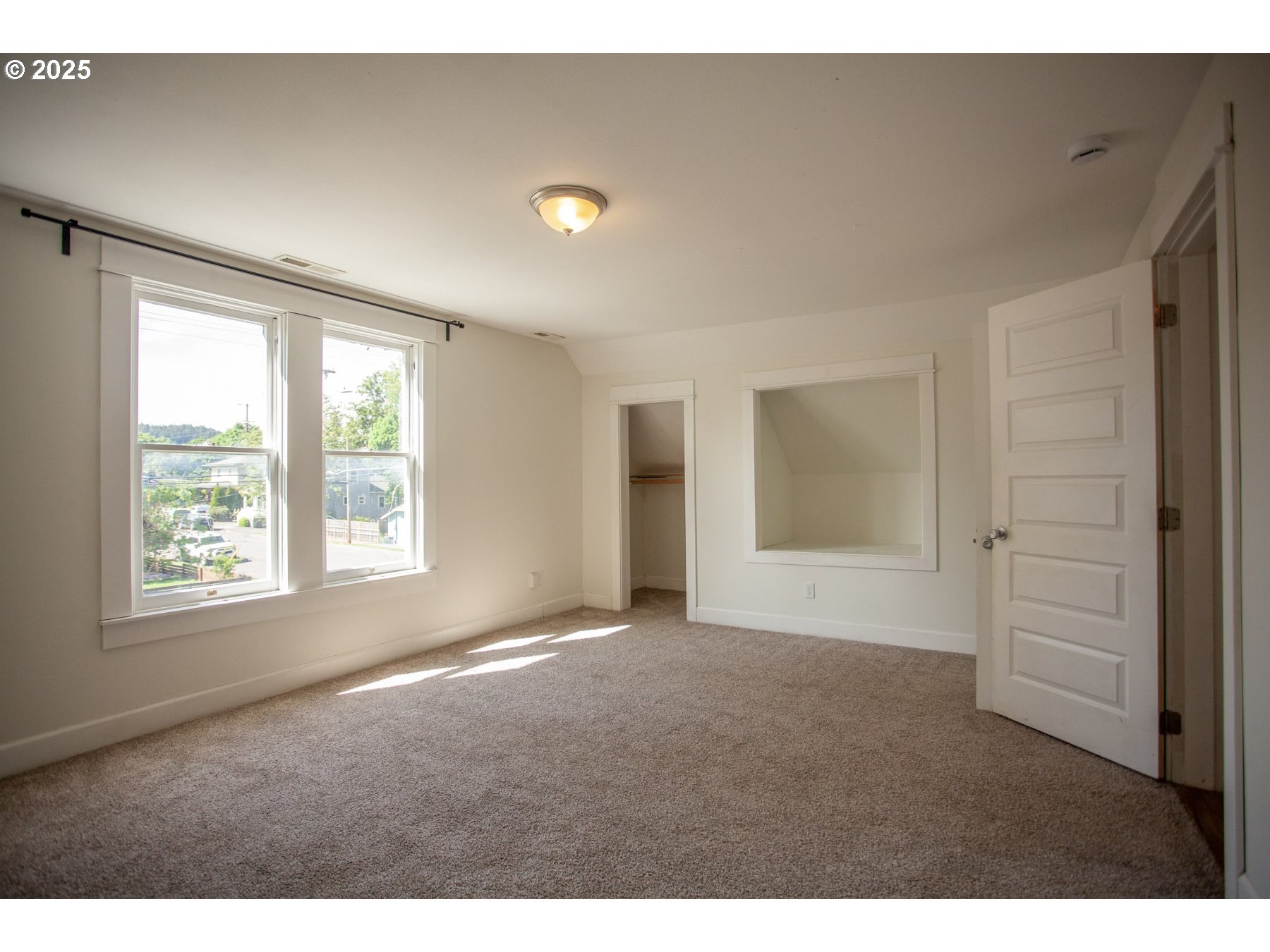 122 CENTER ST