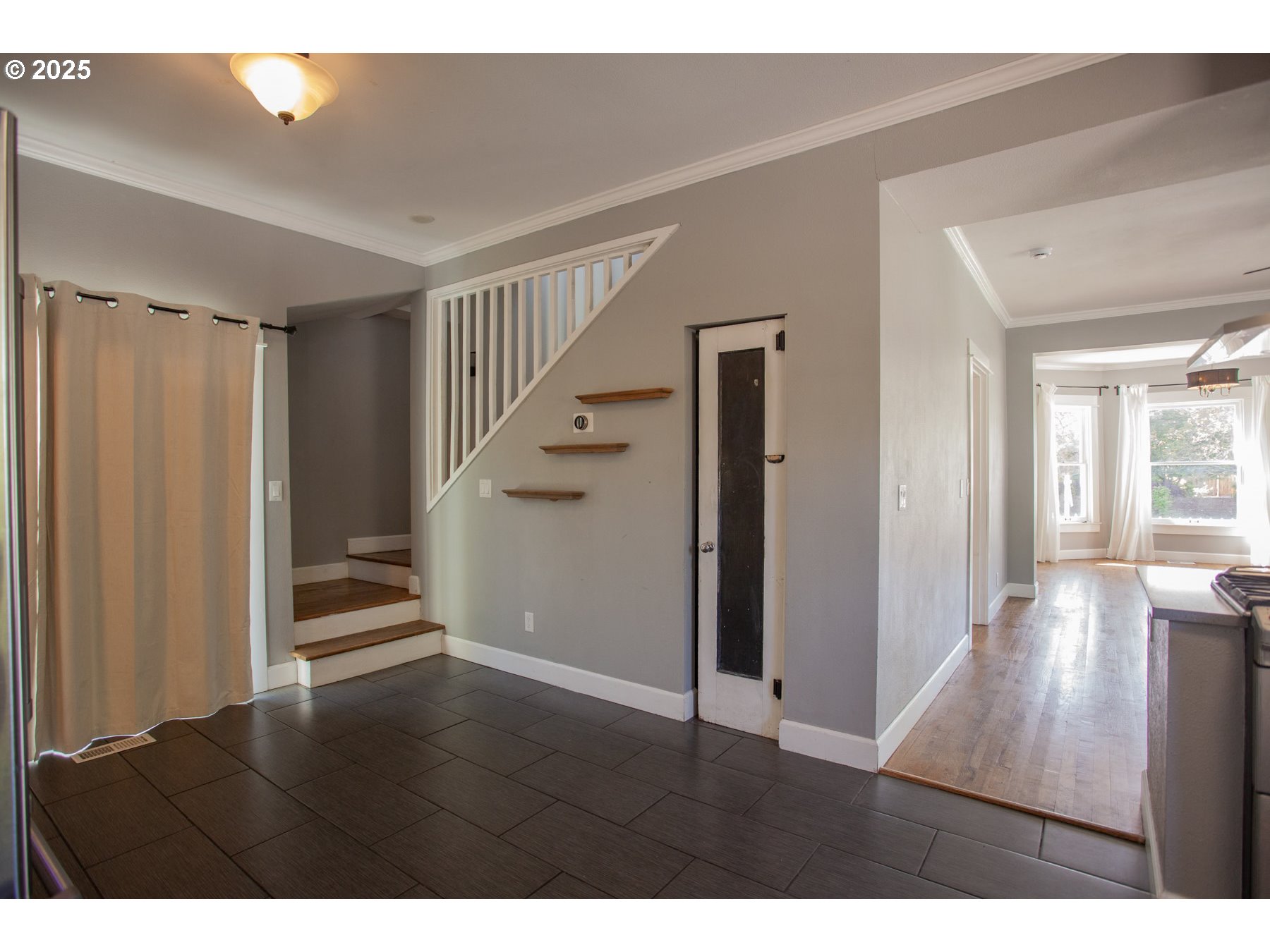122 CENTER ST