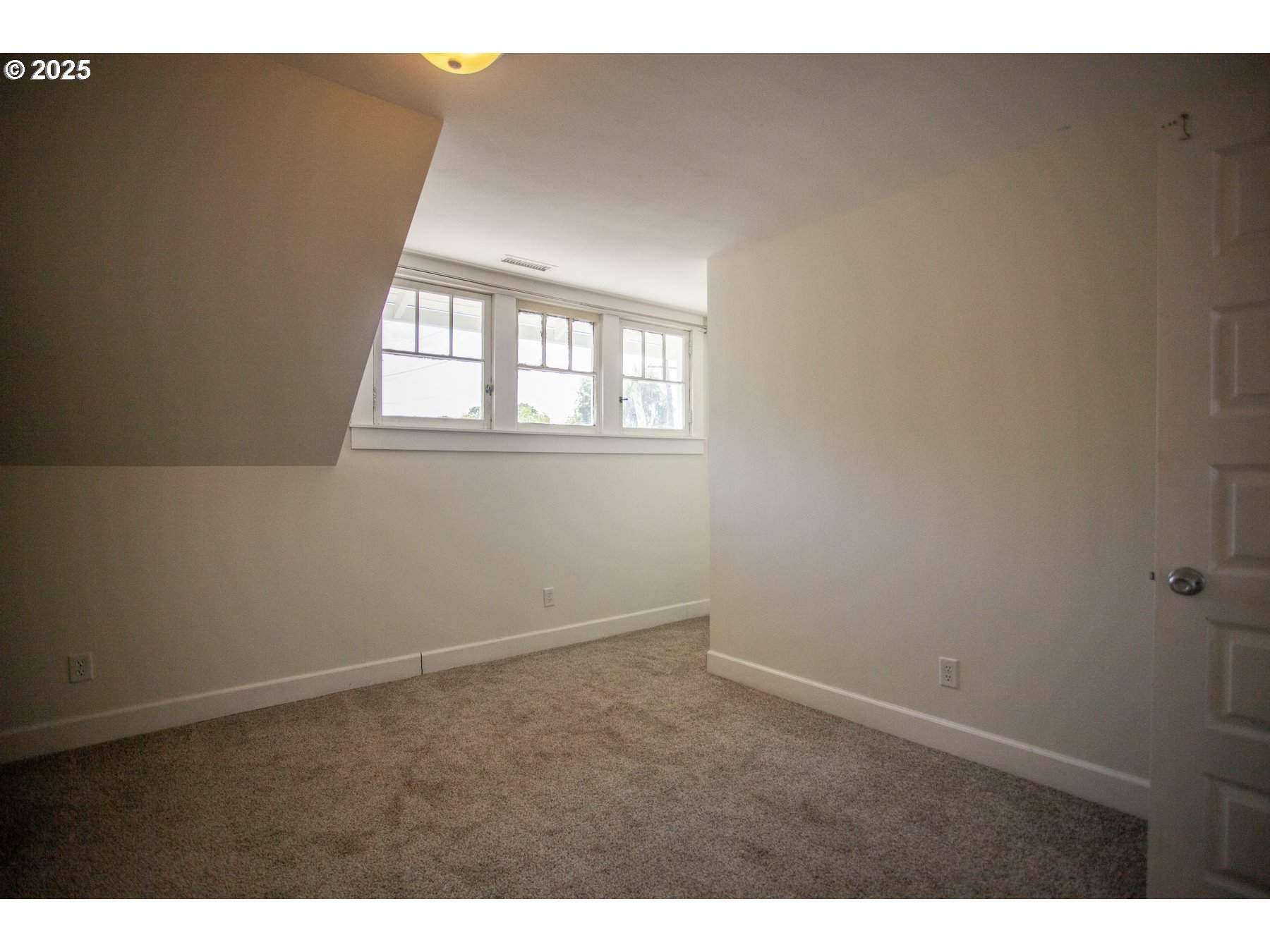 122 CENTER ST