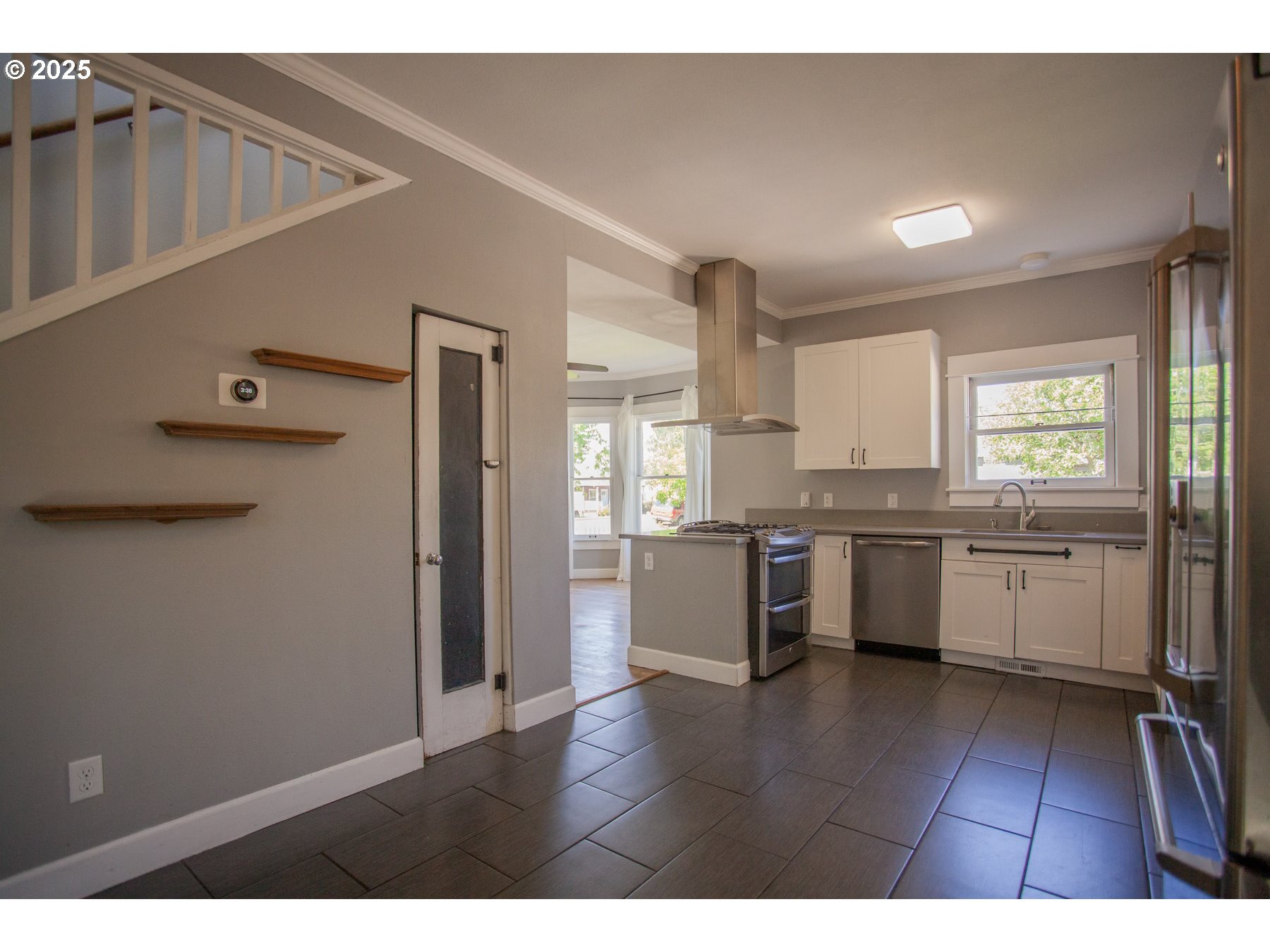 122 CENTER ST