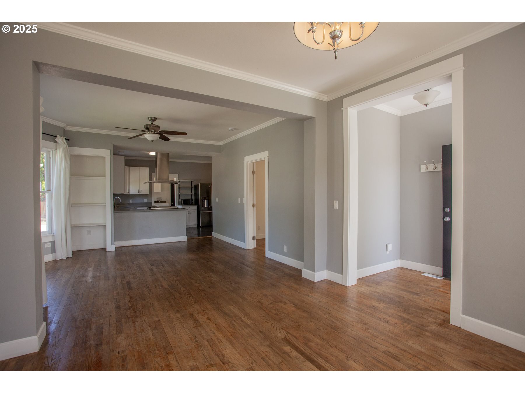 122 CENTER ST