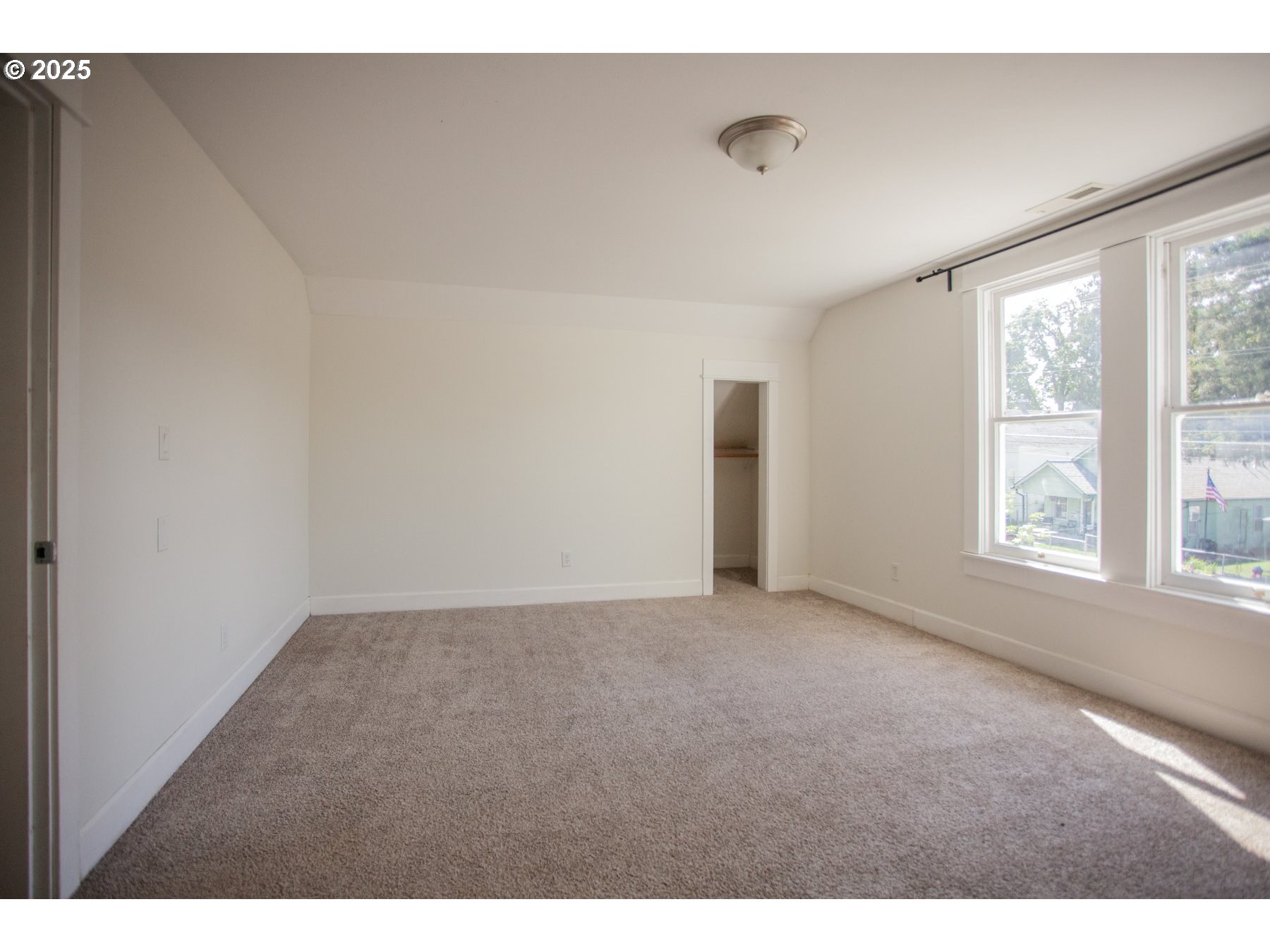 122 CENTER ST