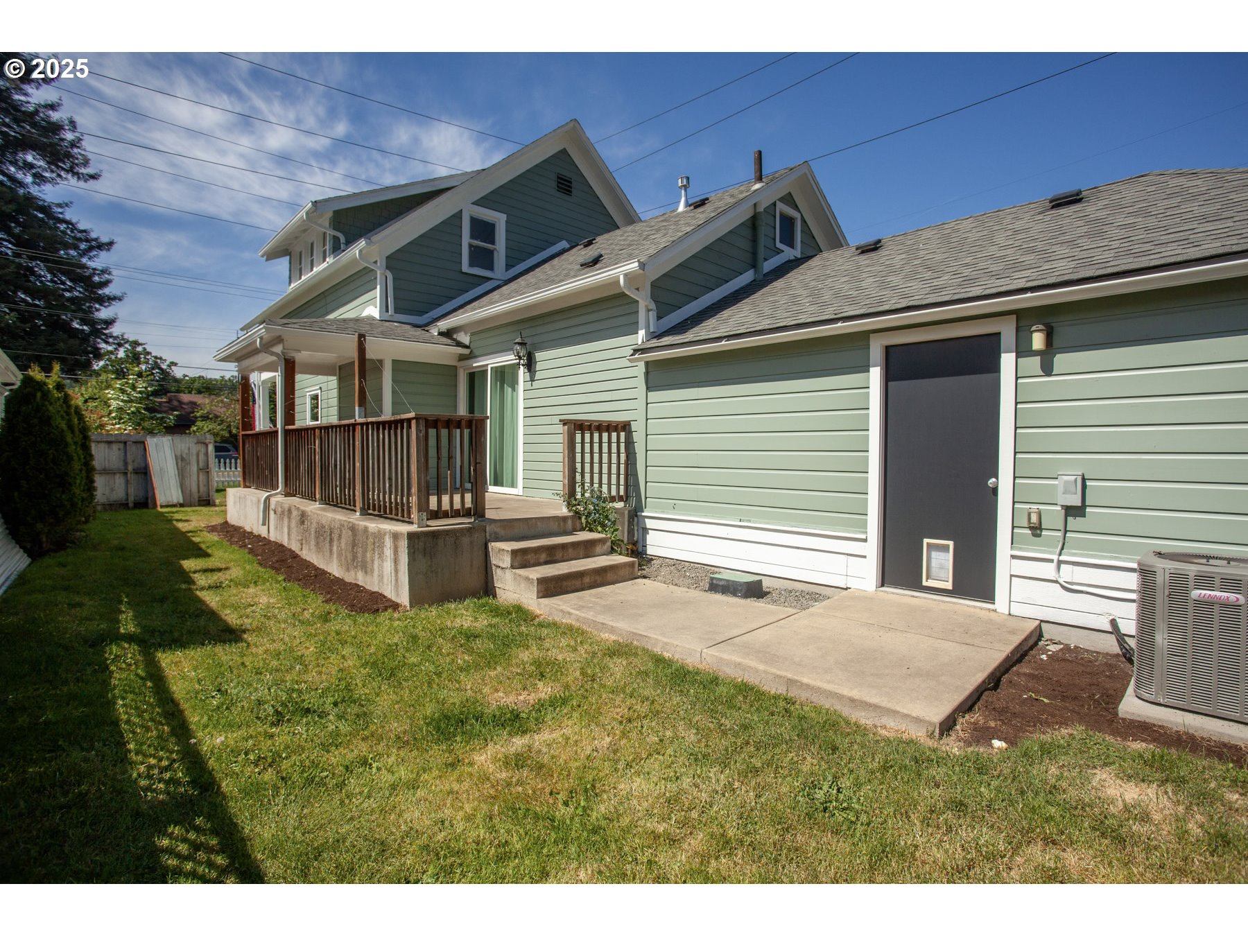 122 CENTER ST
