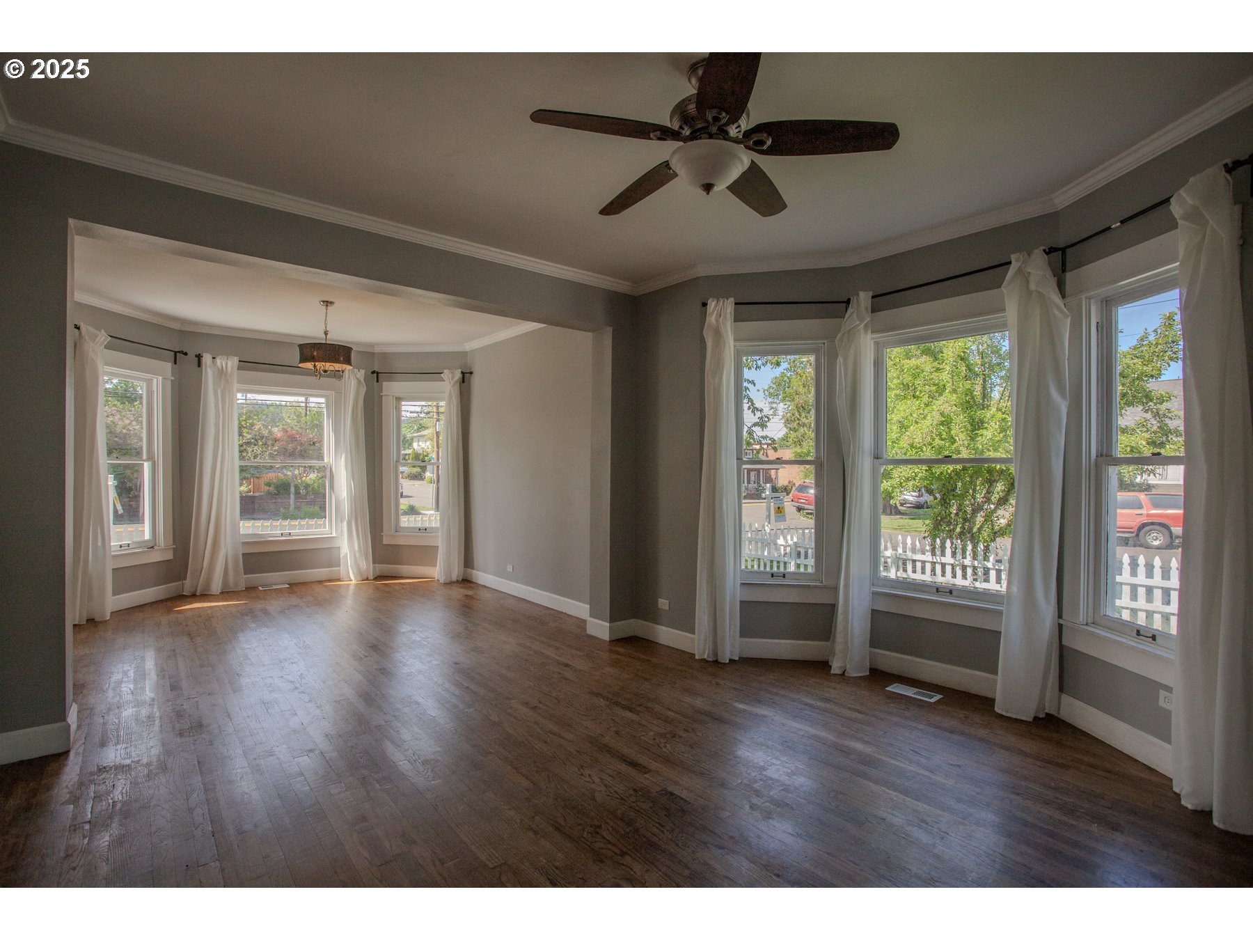 122 CENTER ST