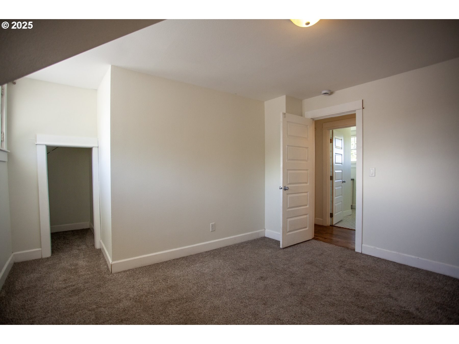 122 CENTER ST