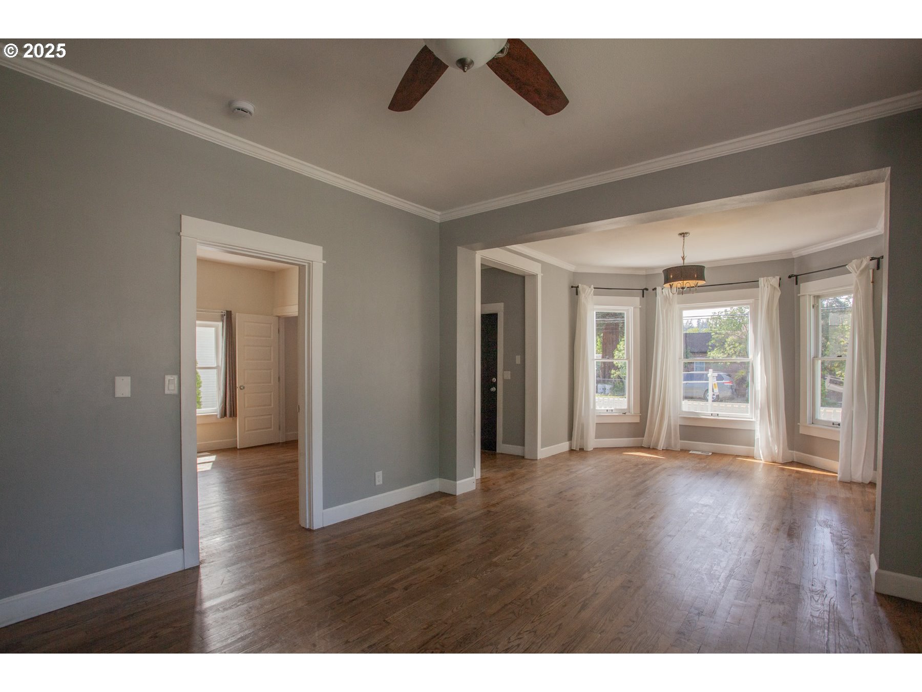 122 CENTER ST