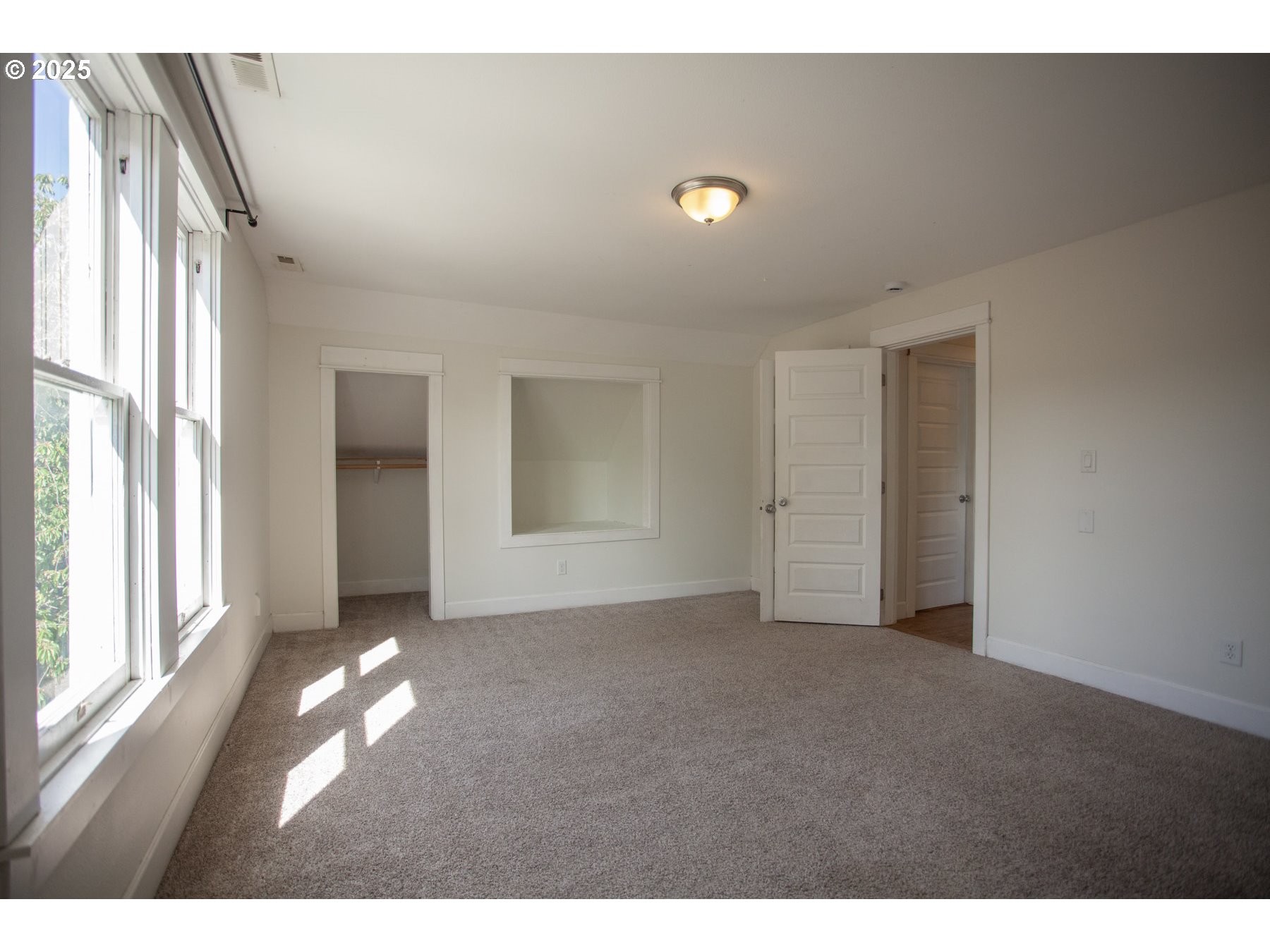 122 CENTER ST