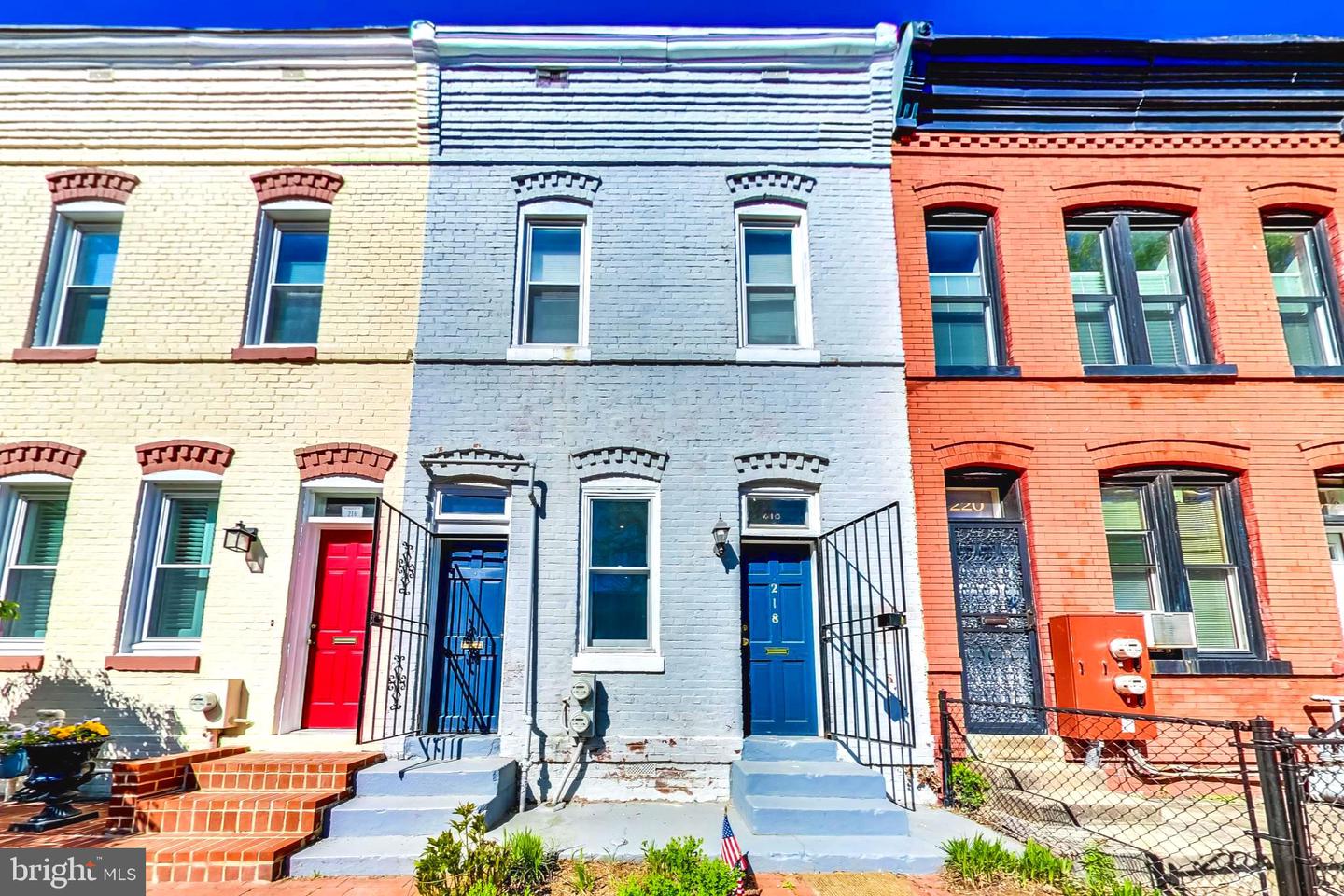 218 12th Pl NE