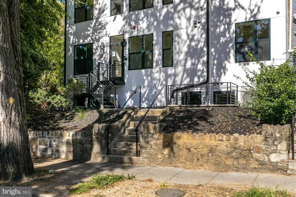 1421 SPRING ROAD NW IZ-204