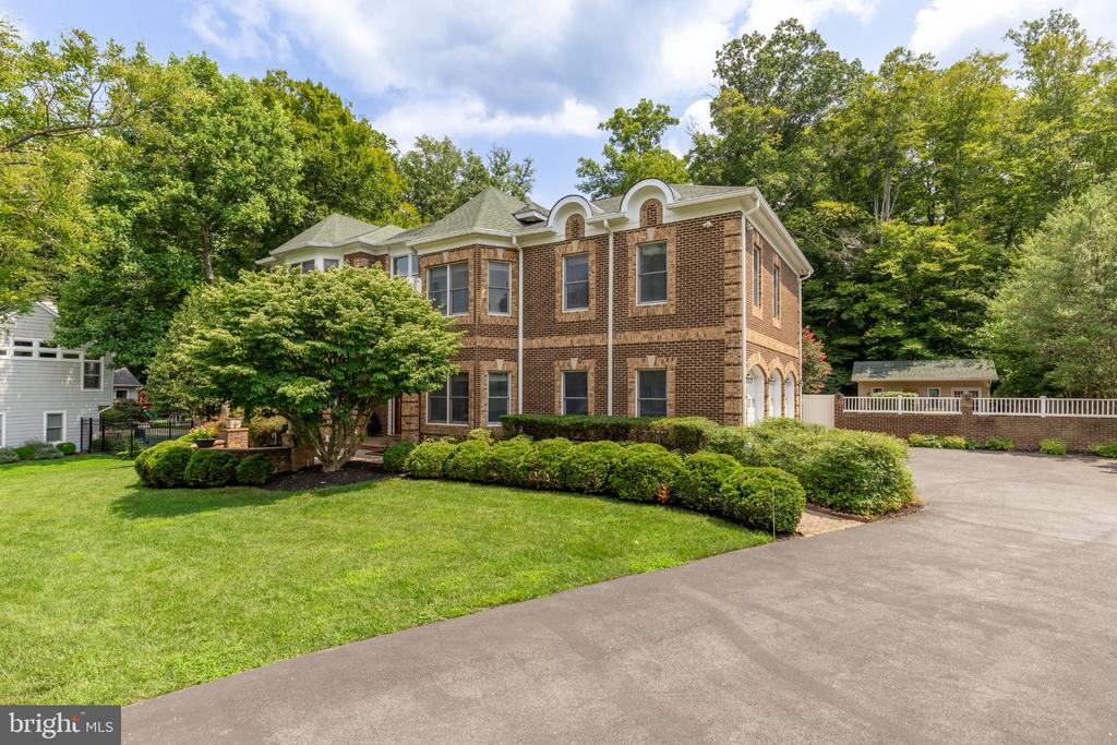 8505 HOWELL ROAD