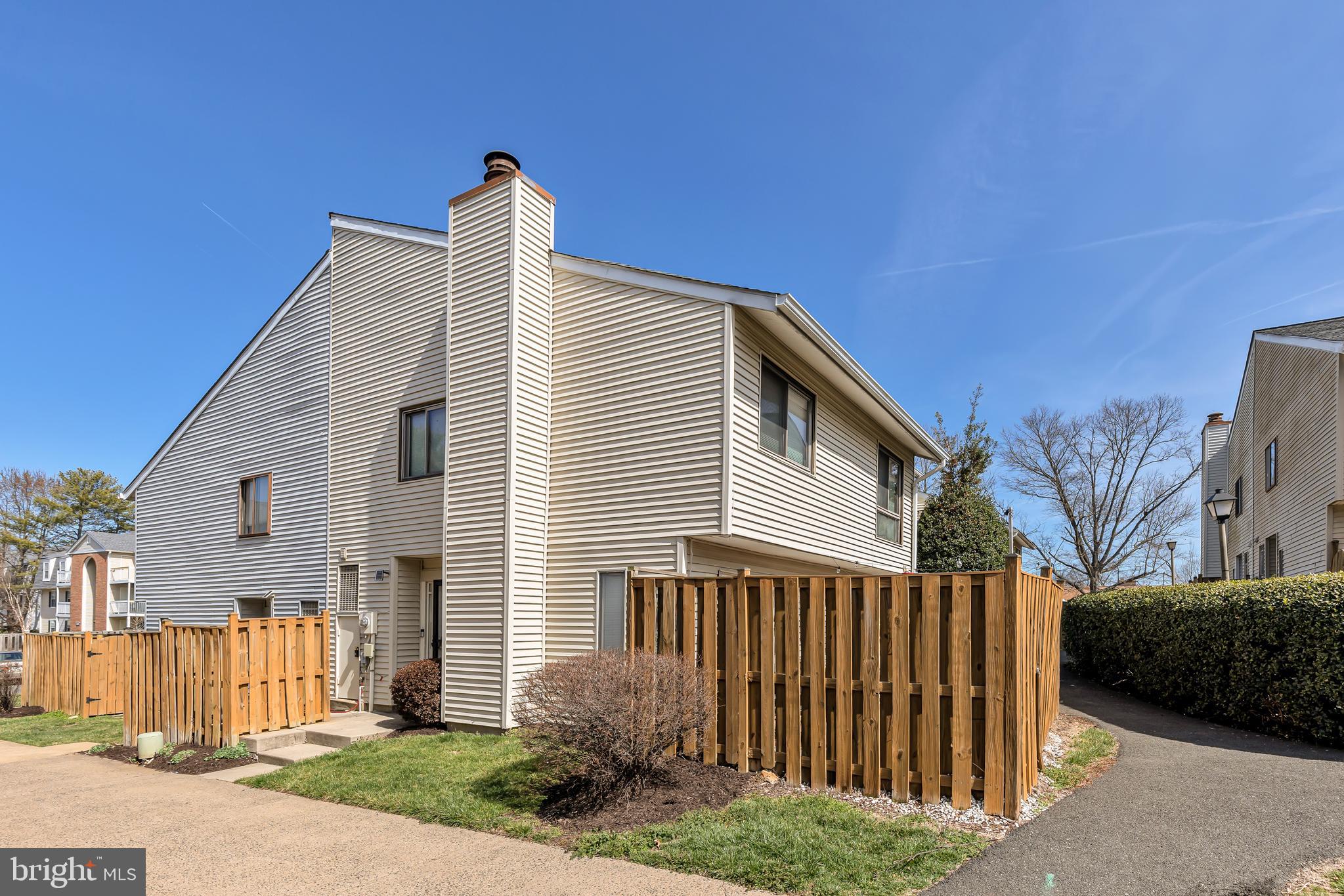 8608 VILLAGE SQUARE 15/8608