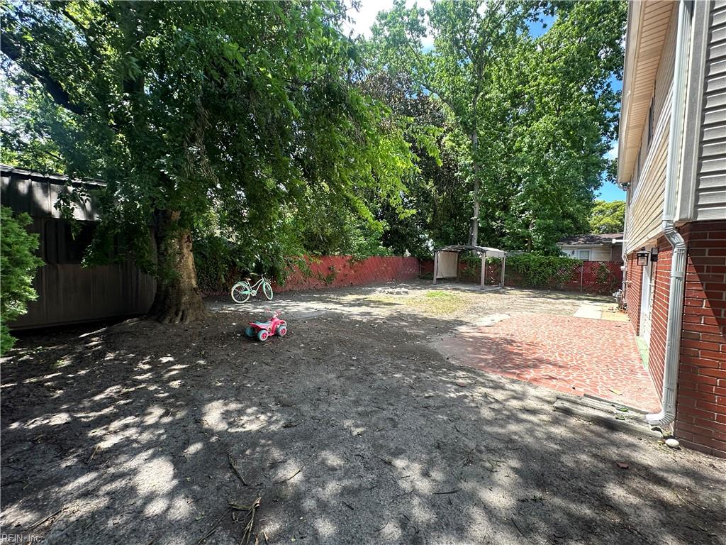 523 Briar Hill RD