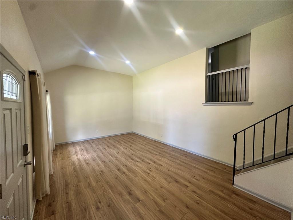 523 Briar Hill RD
