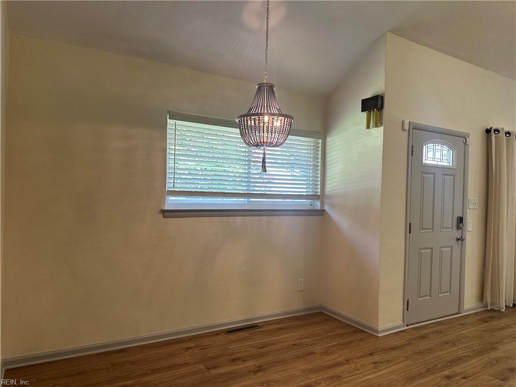 523 Briar Hill RD