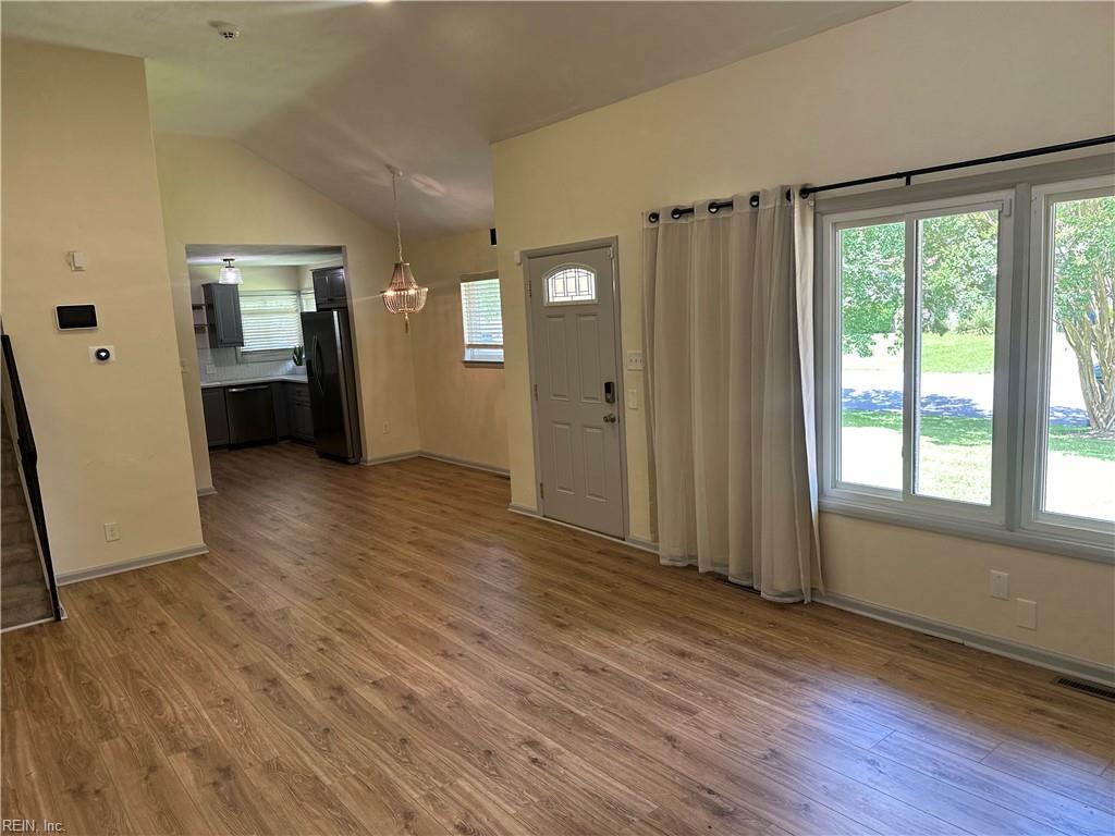 523 Briar Hill RD