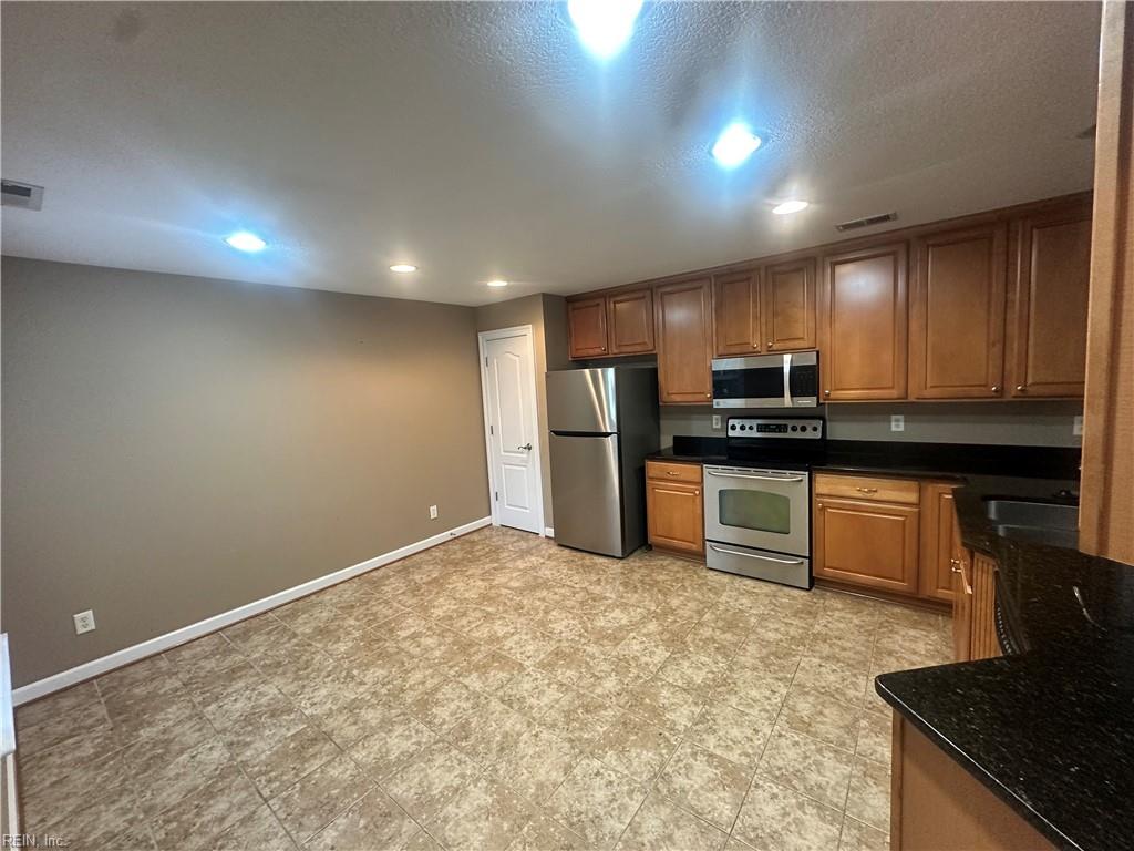 5565 Frog Pond LN
