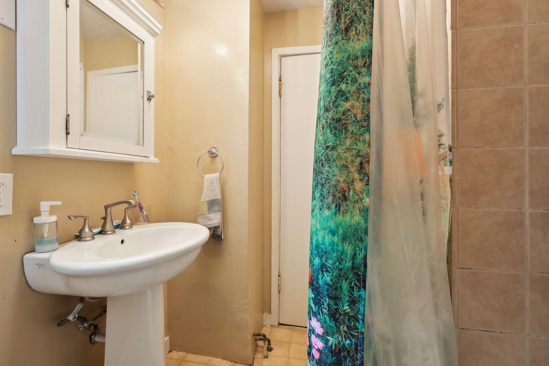 2407 Fillmore Street NE