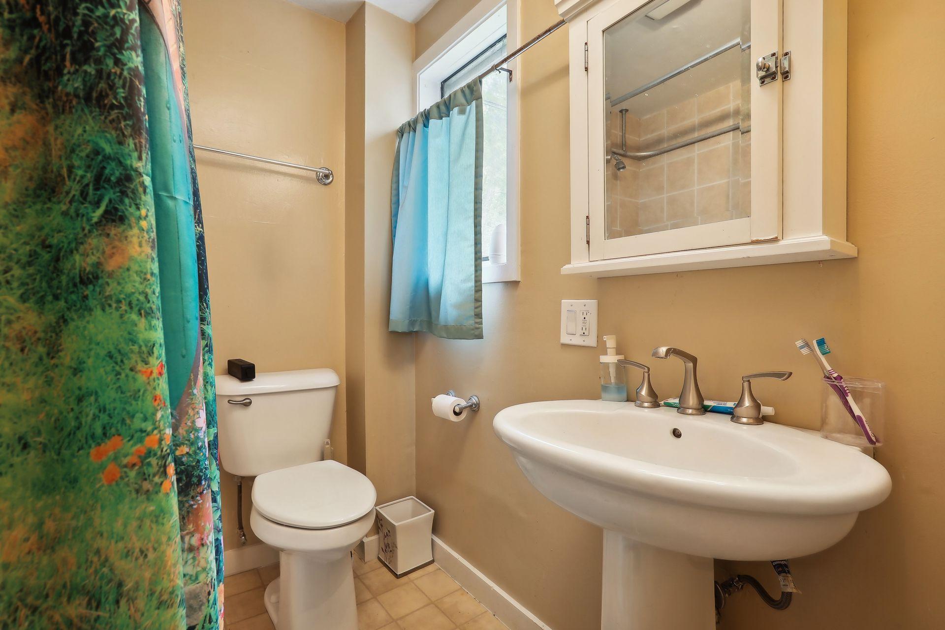 2407 Fillmore Street NE