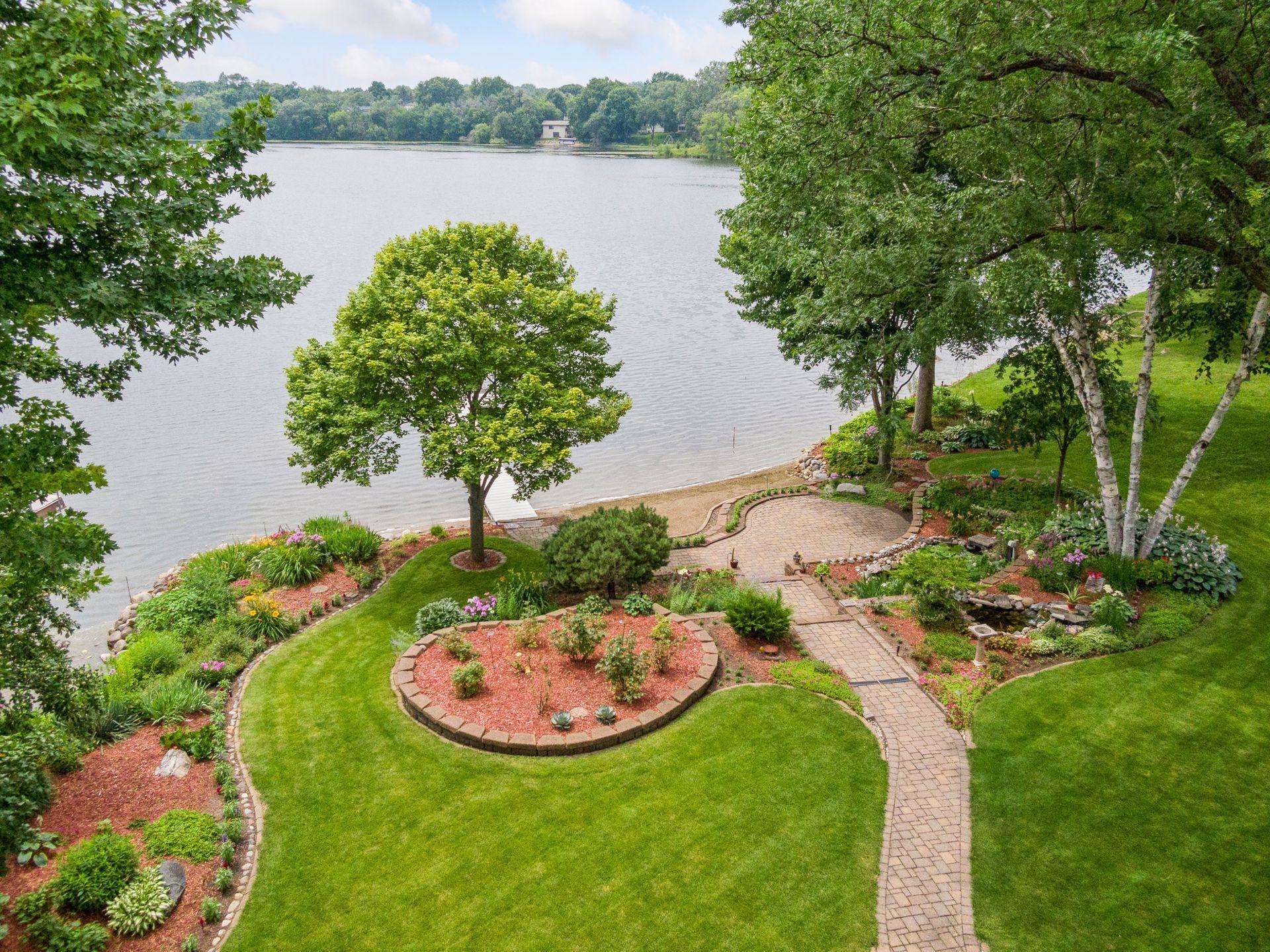 4705 Goldenrod Lane N