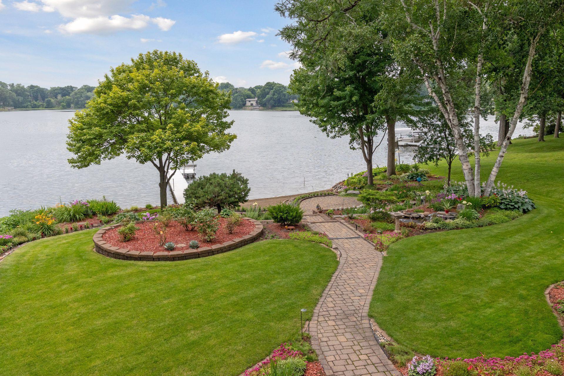 4705 Goldenrod Lane N