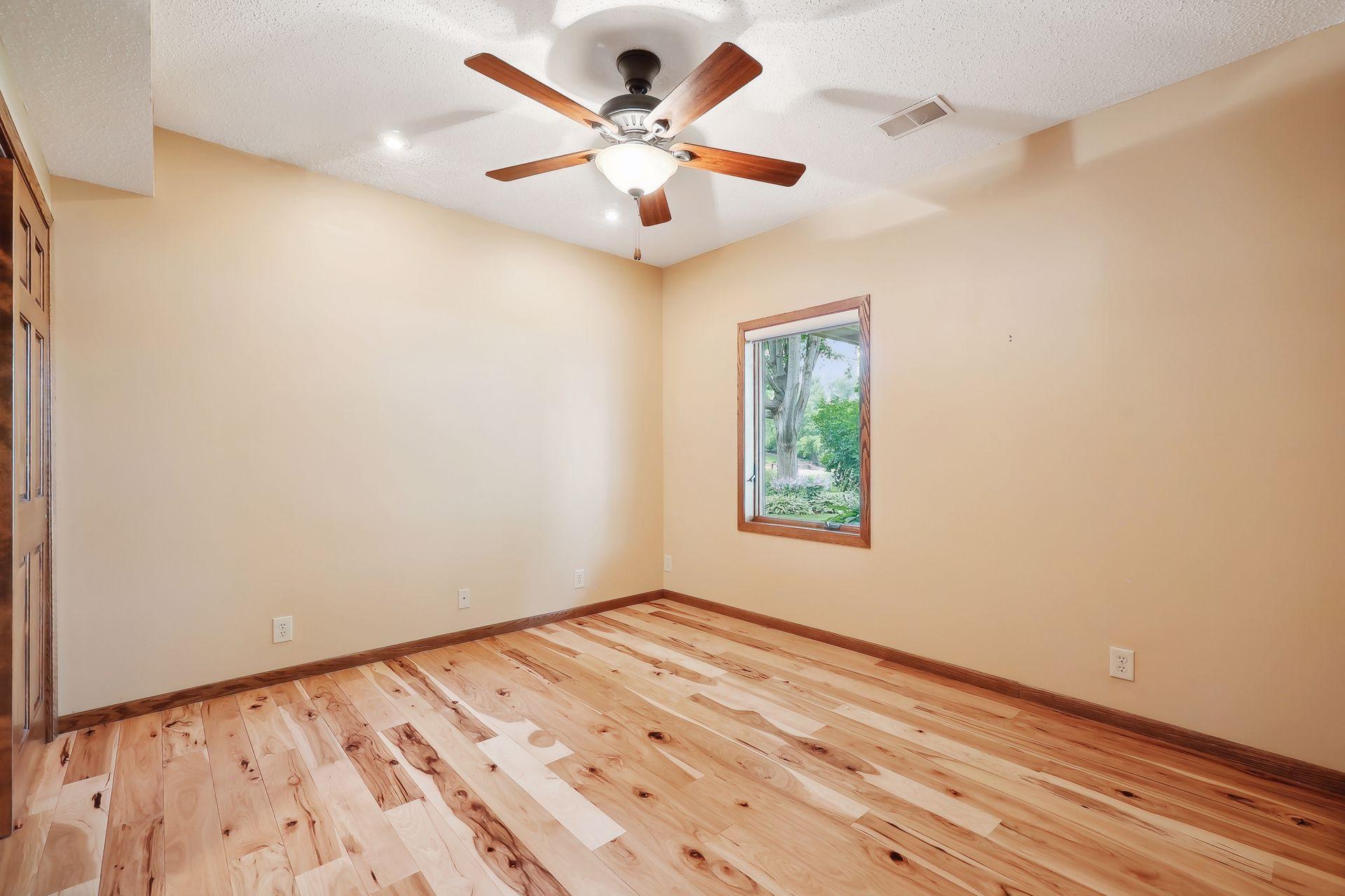 4705 Goldenrod Lane N