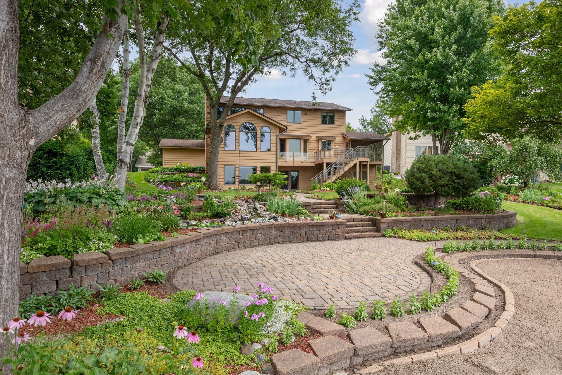 4705 Goldenrod Lane N