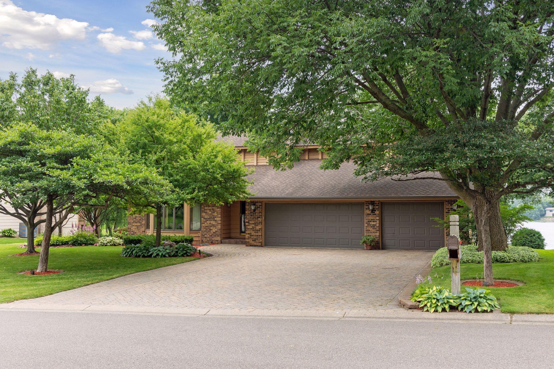 4705 Goldenrod Lane N