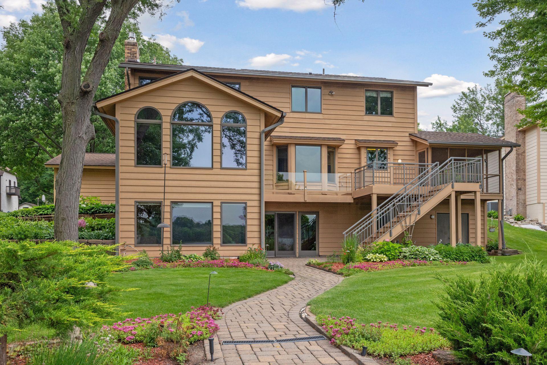 4705 Goldenrod Lane N