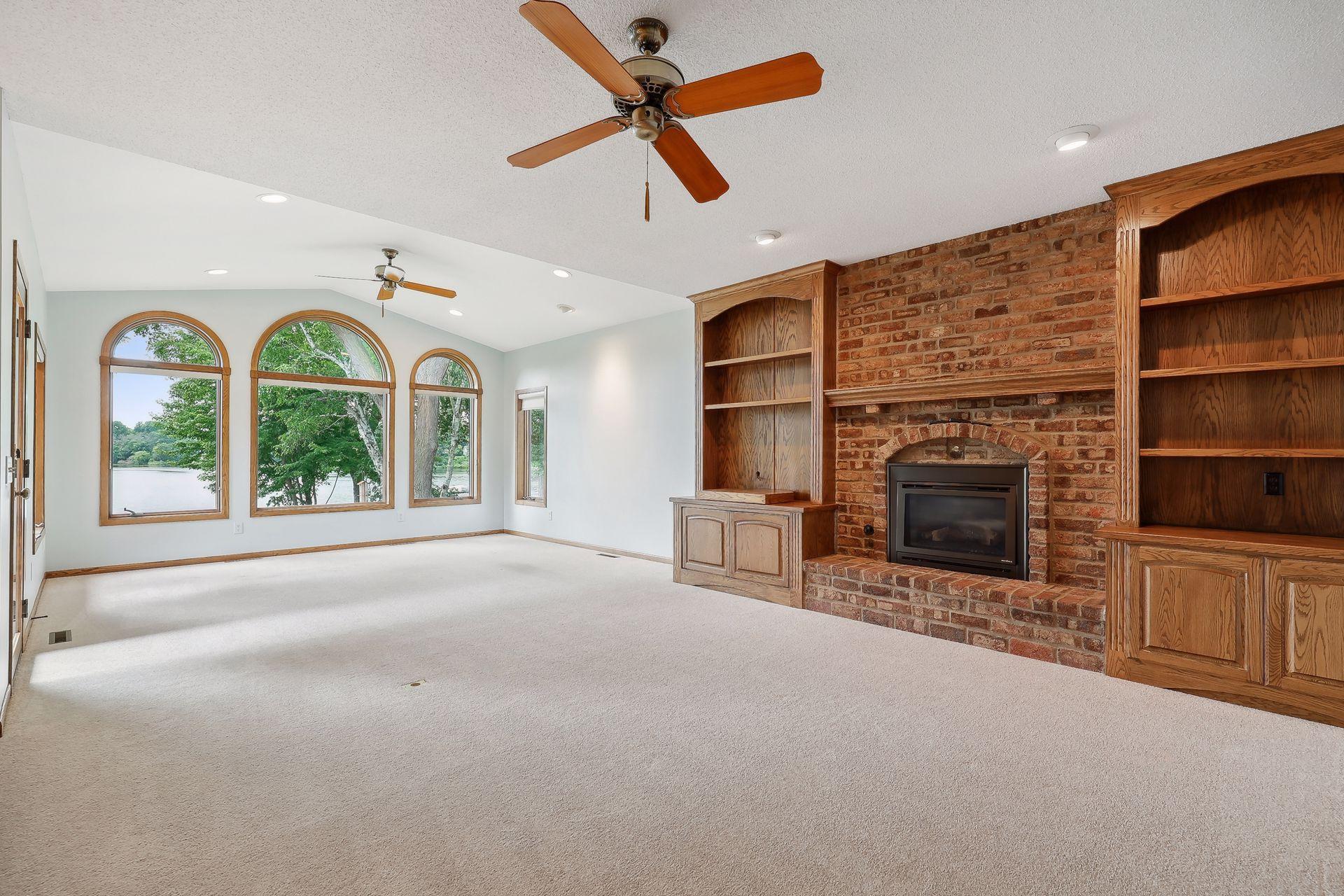 4705 Goldenrod Lane N