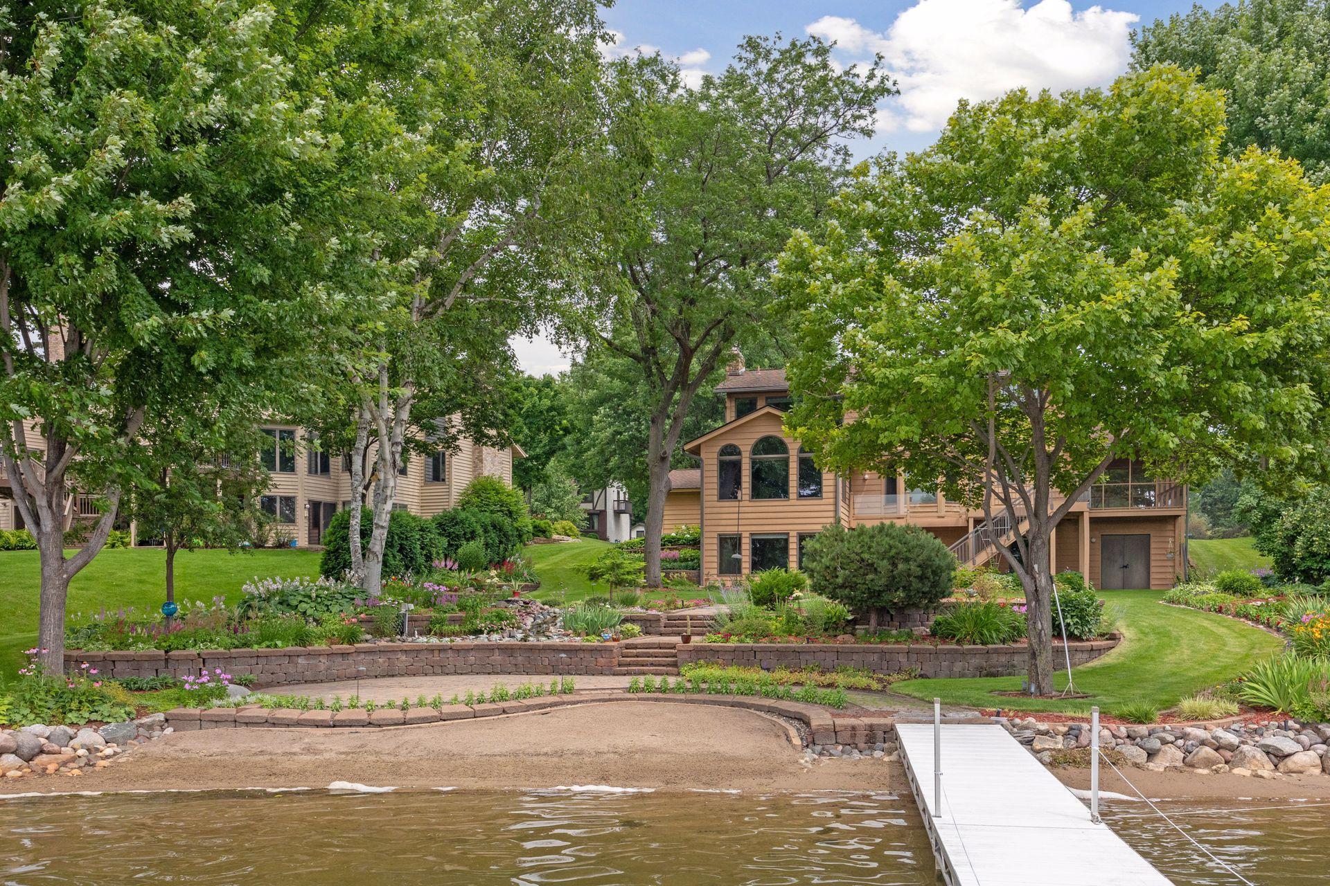 4705 Goldenrod Lane N