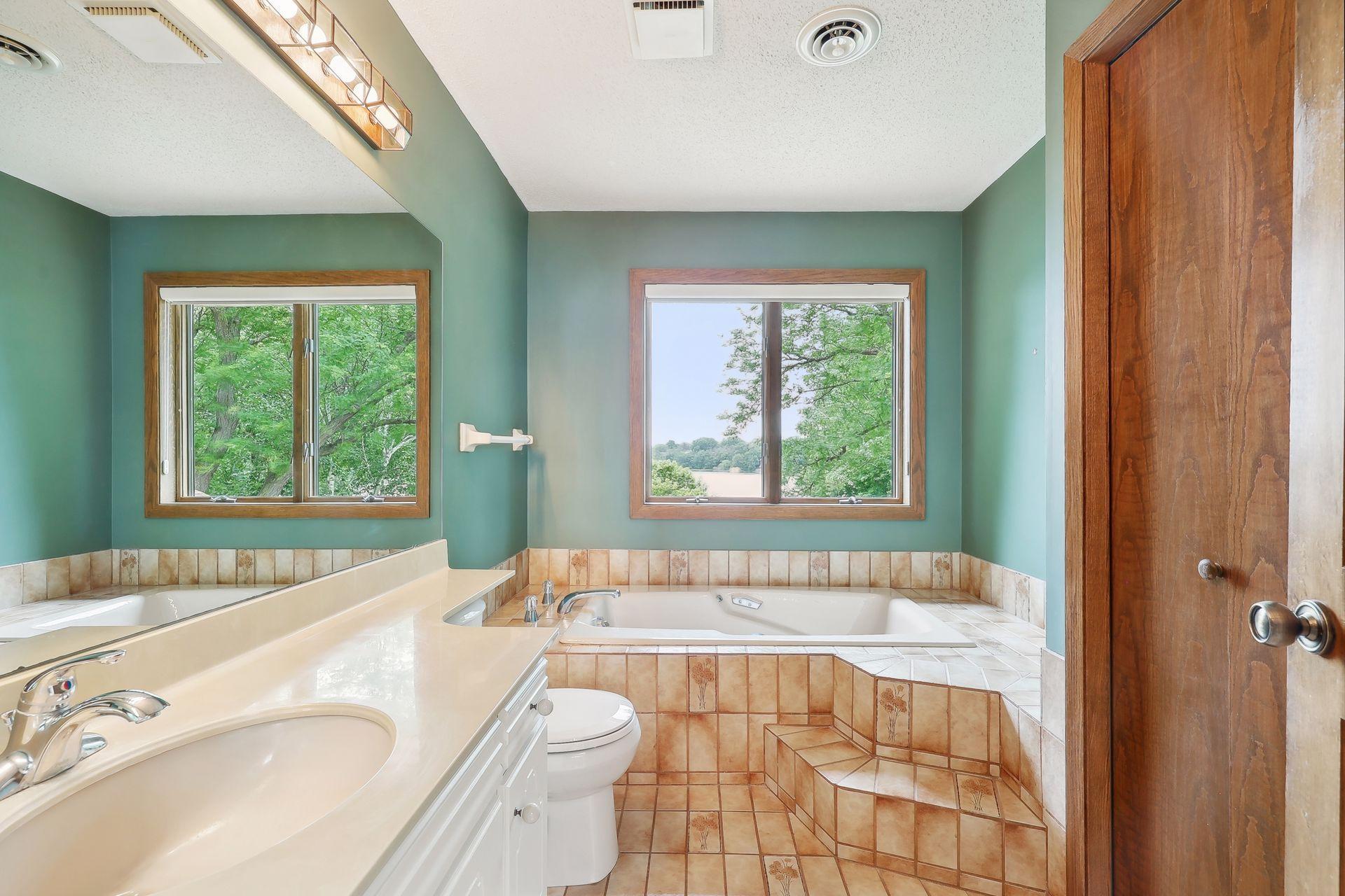 4705 Goldenrod Lane N