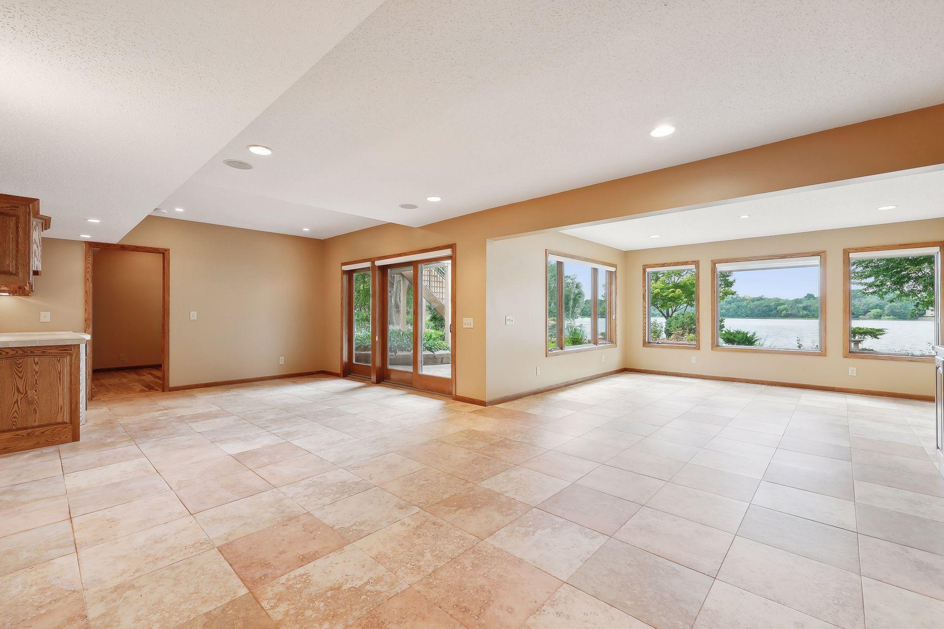 4705 Goldenrod Lane N