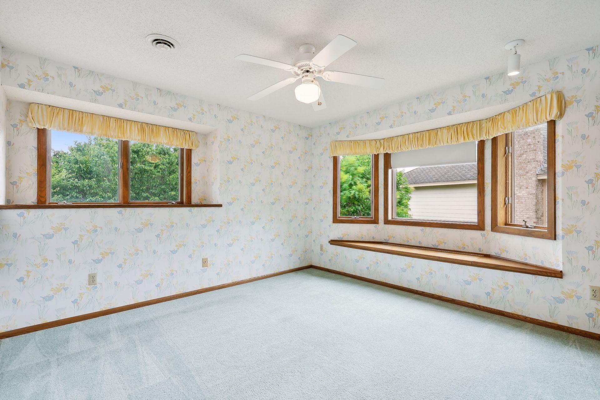 4705 Goldenrod Lane N