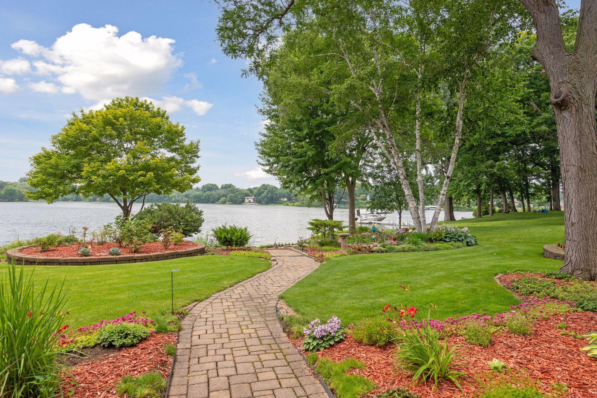 4705 Goldenrod Lane N