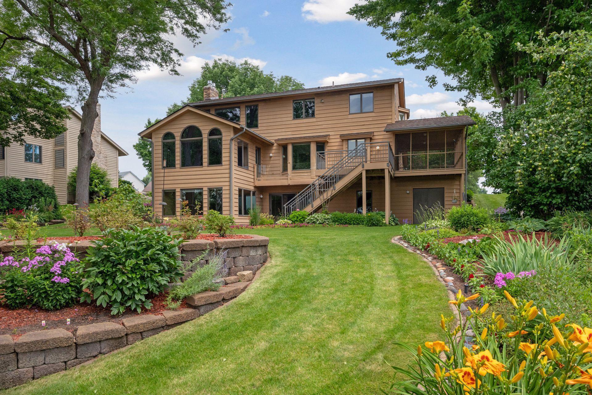 4705 Goldenrod Lane N