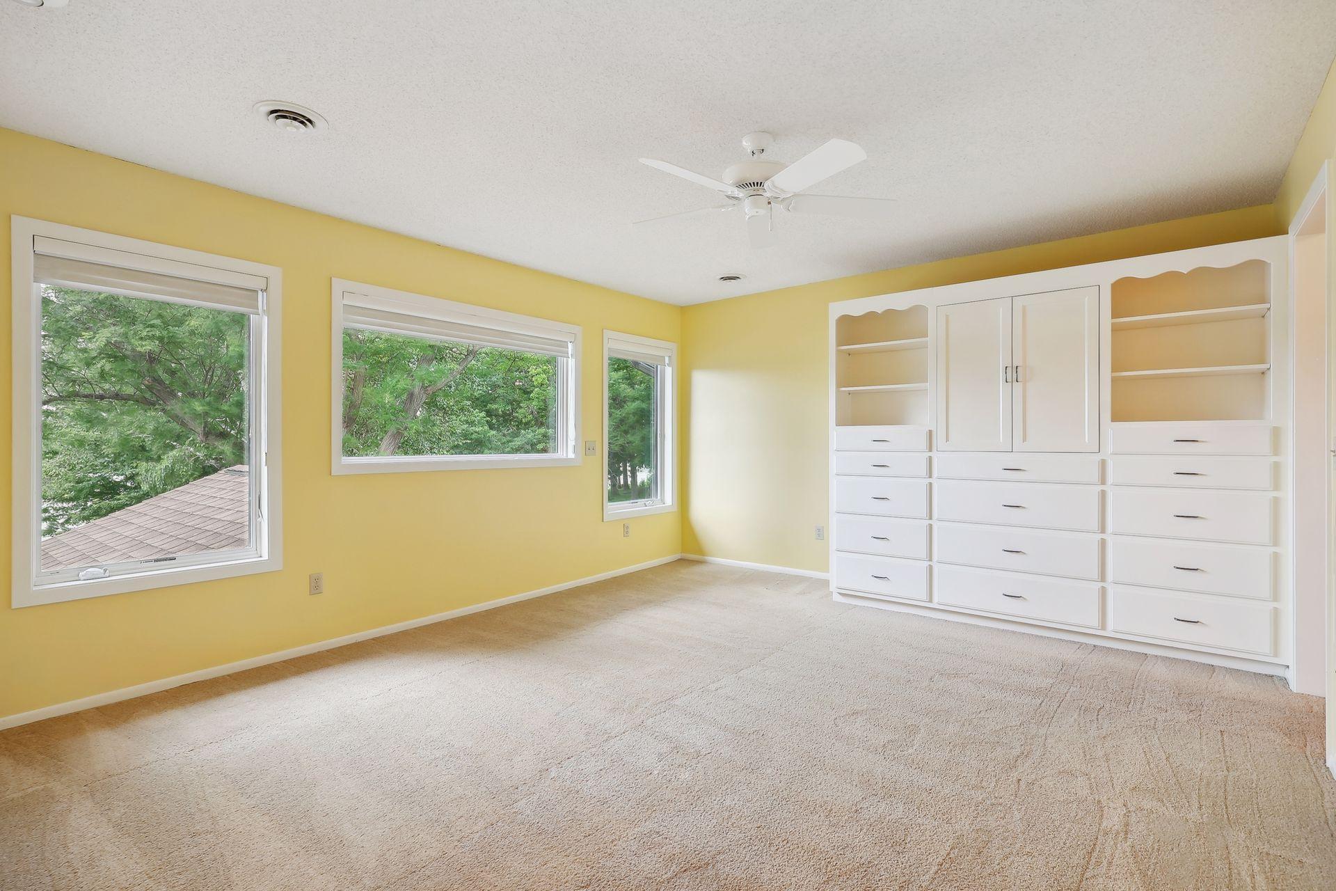 4705 Goldenrod Lane N