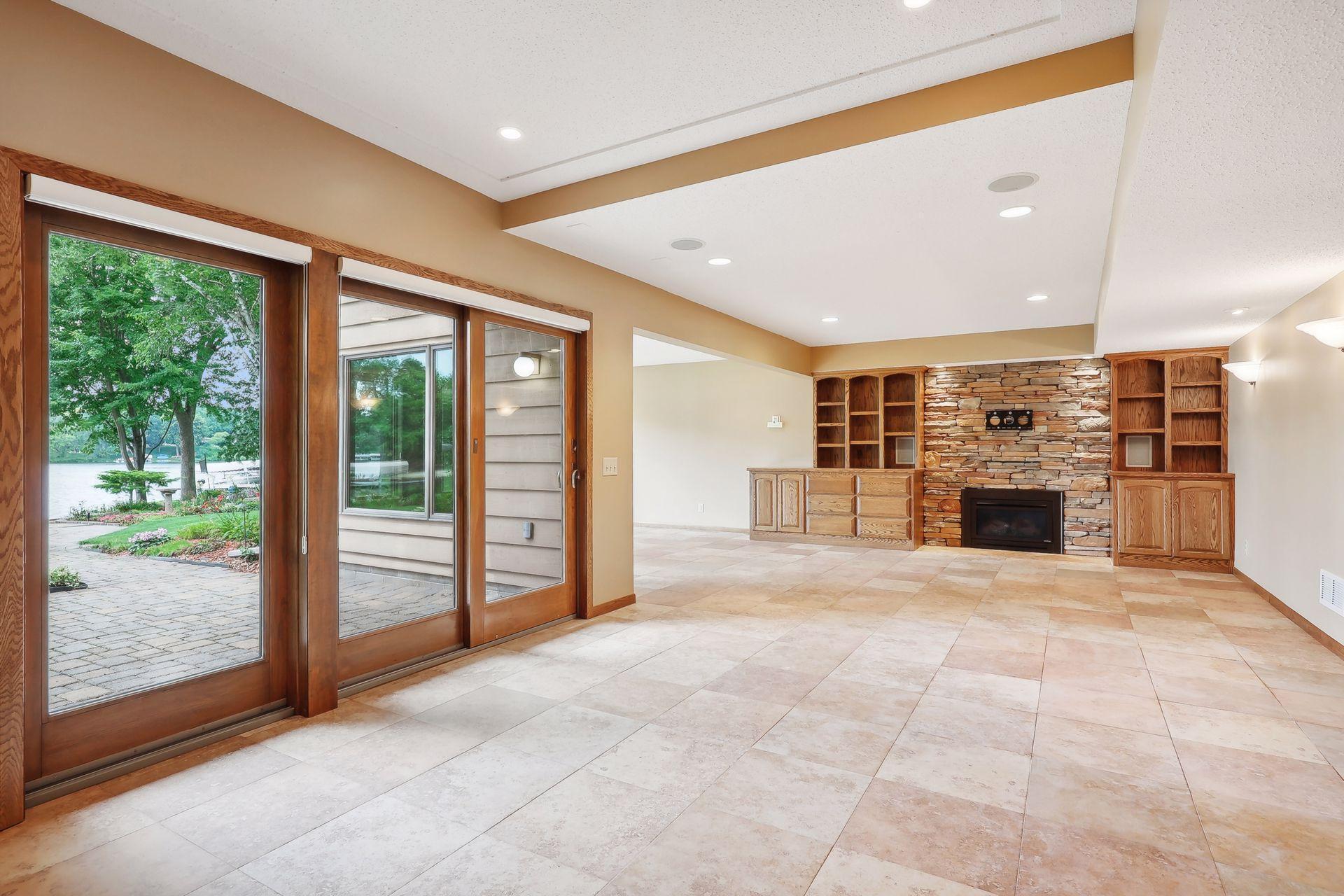 4705 Goldenrod Lane N