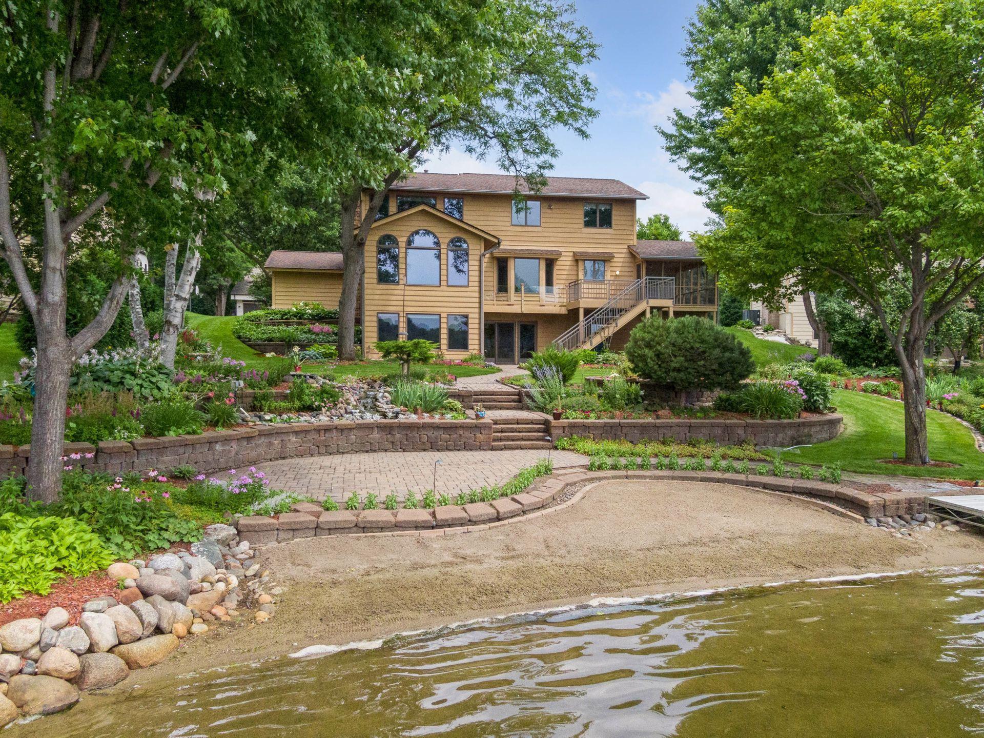 4705 Goldenrod Lane N