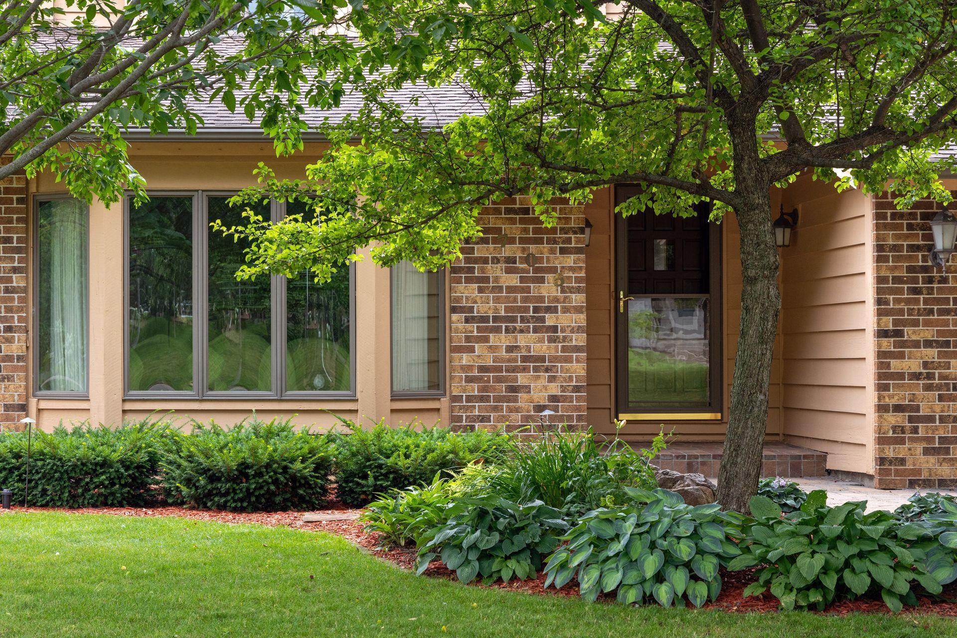 4705 Goldenrod Lane N