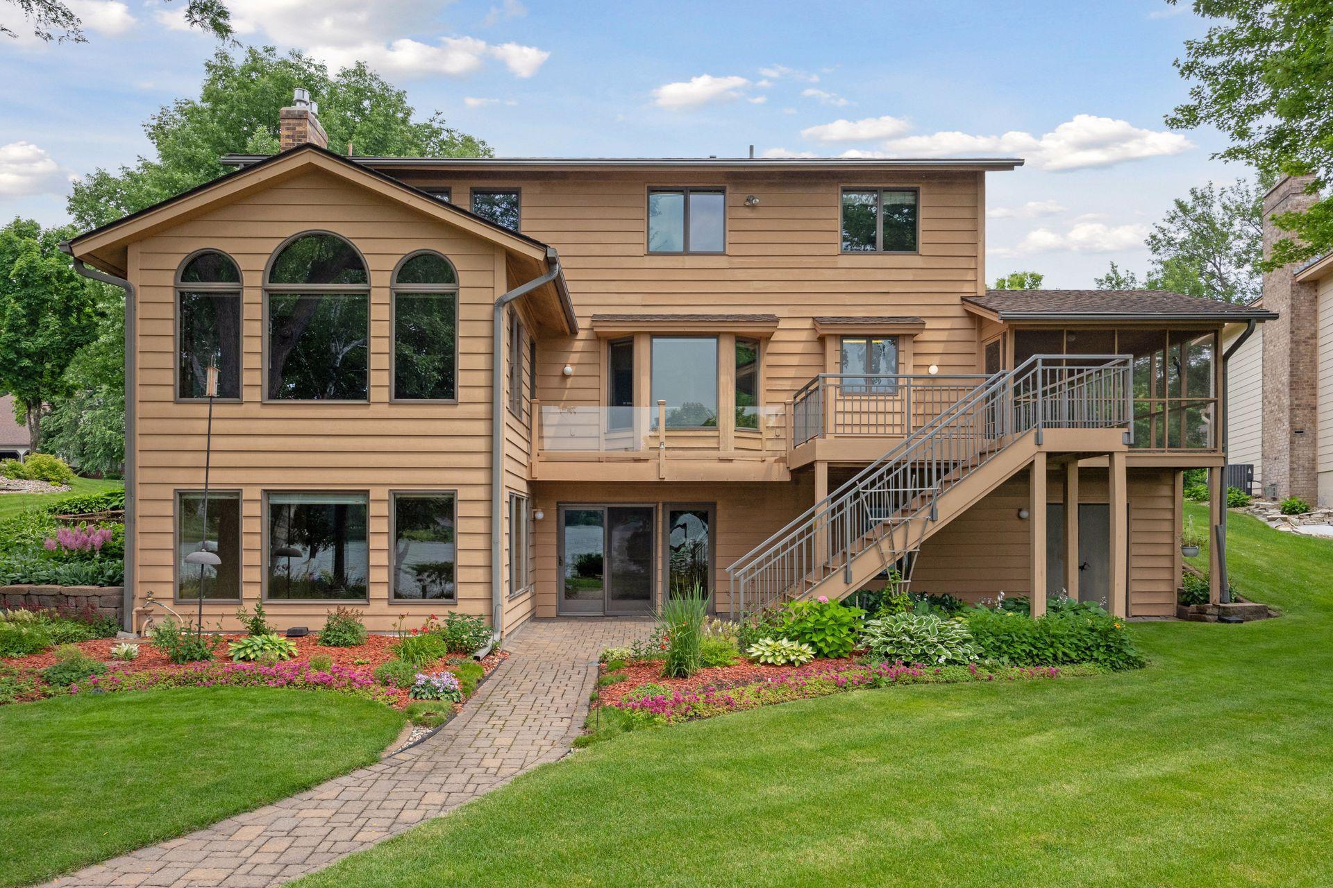 4705 Goldenrod Lane N