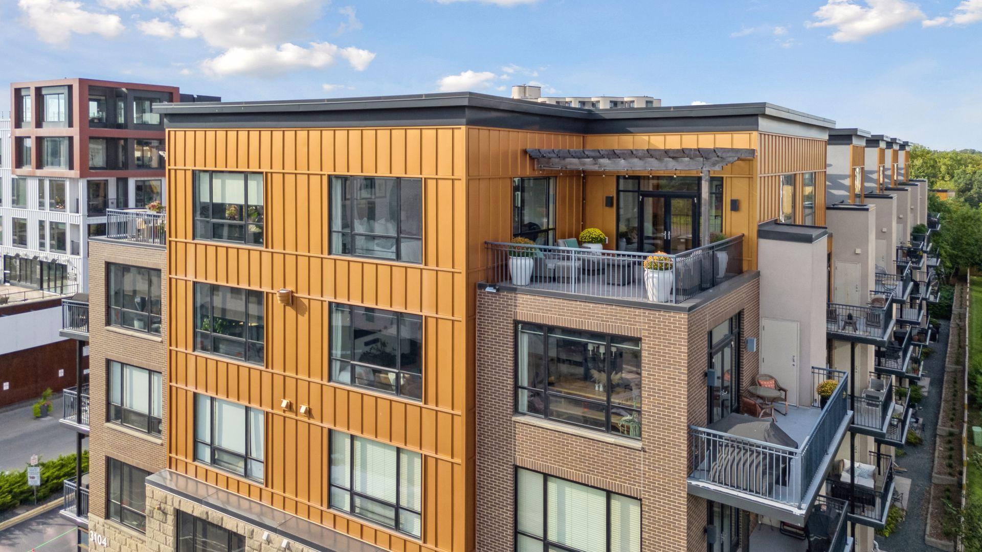 3104 W Lake Street Unit: 401