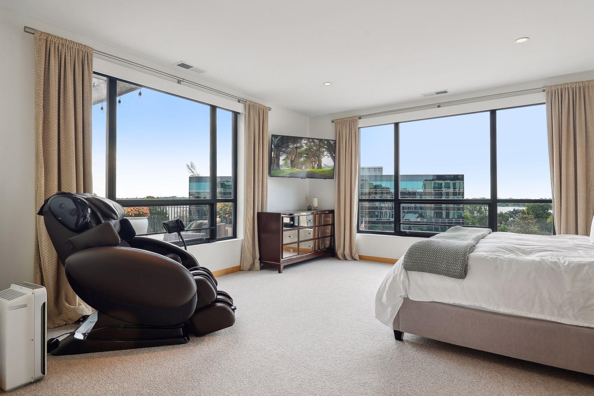 3104 W Lake Street Unit: 401