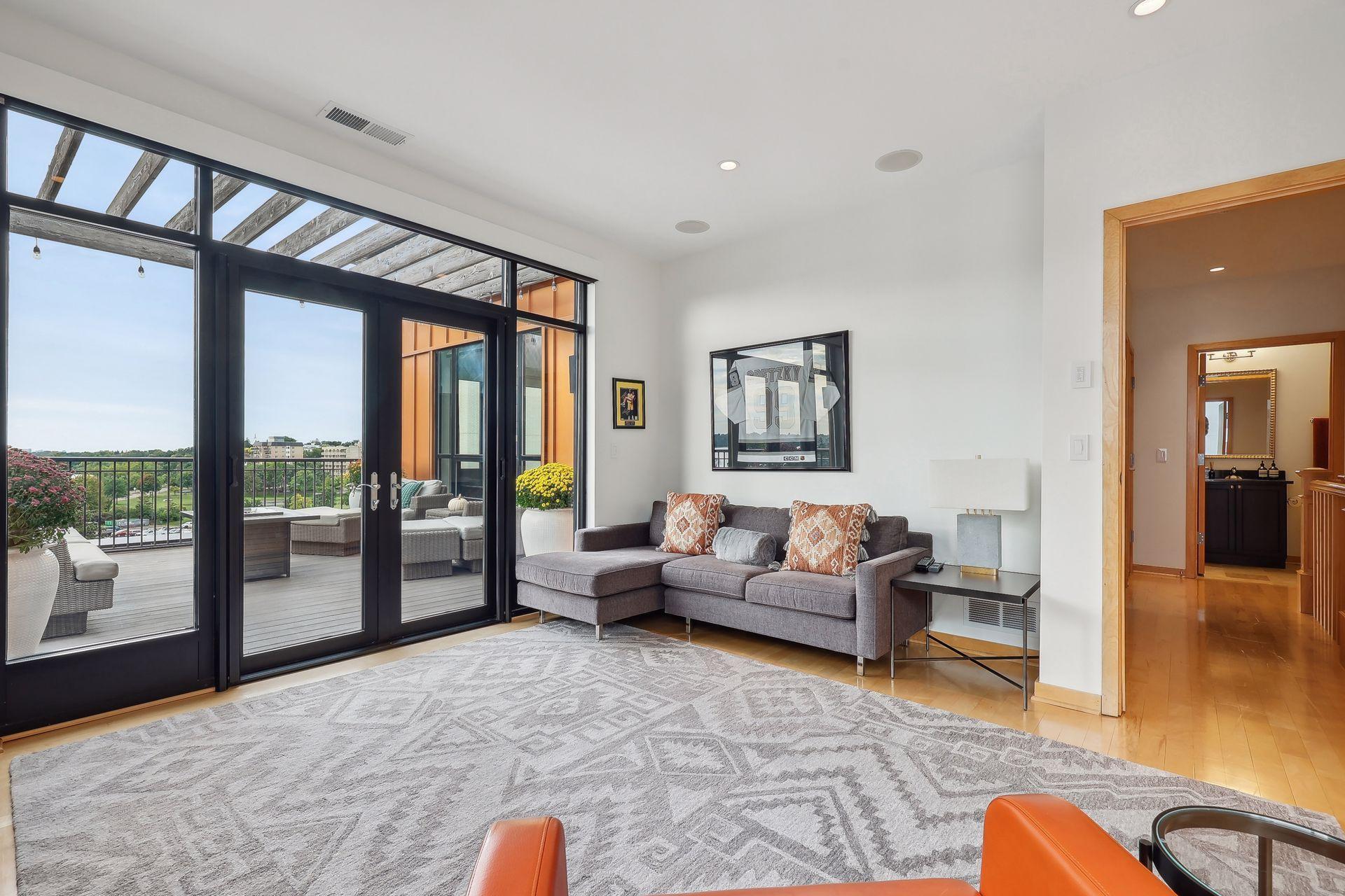 3104 W Lake Street Unit: 401