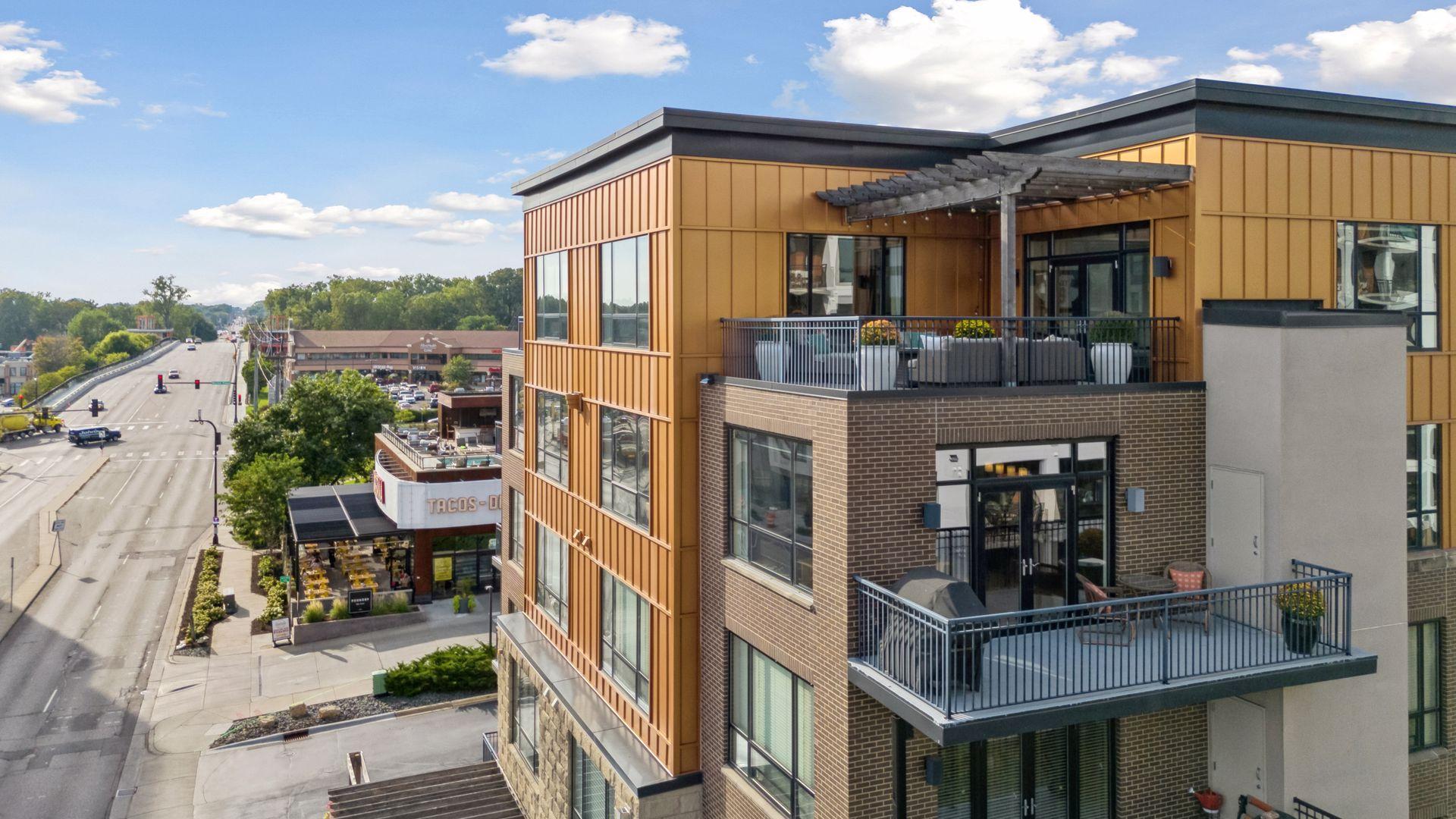 3104 W Lake Street Unit: 401