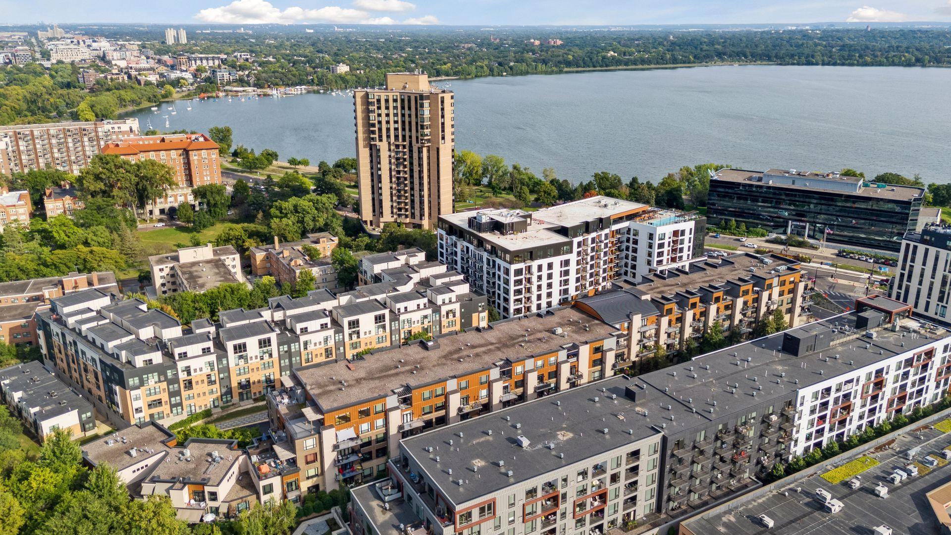 3104 W Lake Street Unit: 401